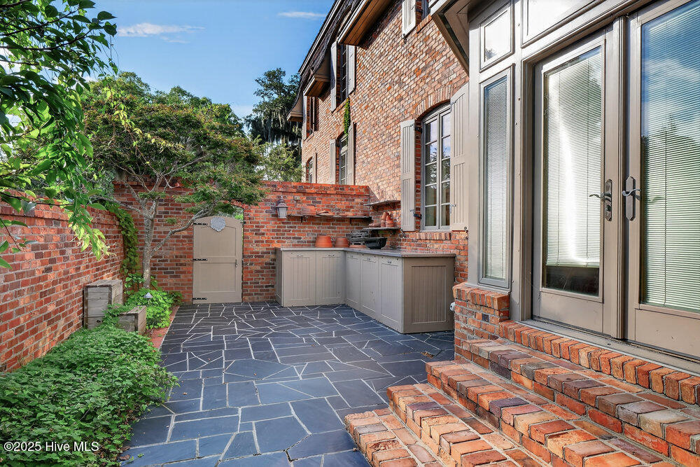 100544850 | Photo 10