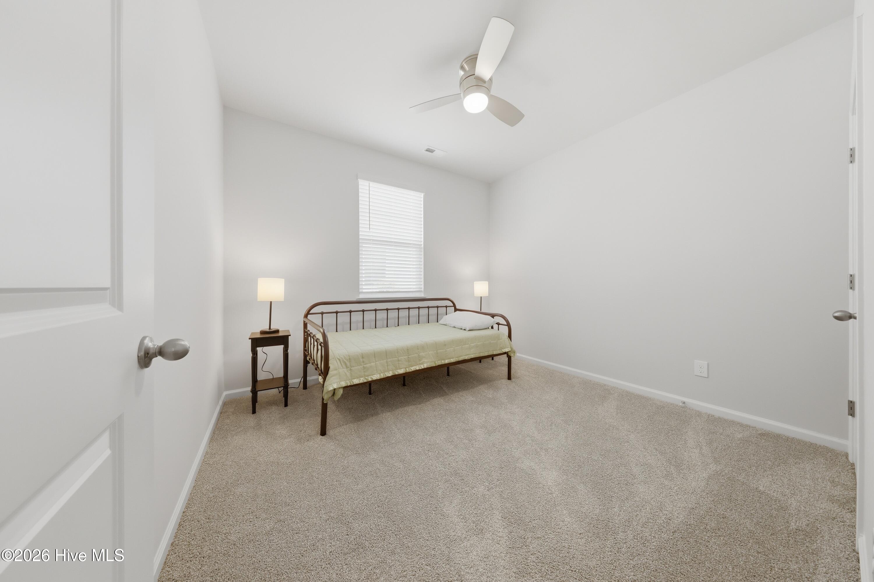 100564310 | Photo 36