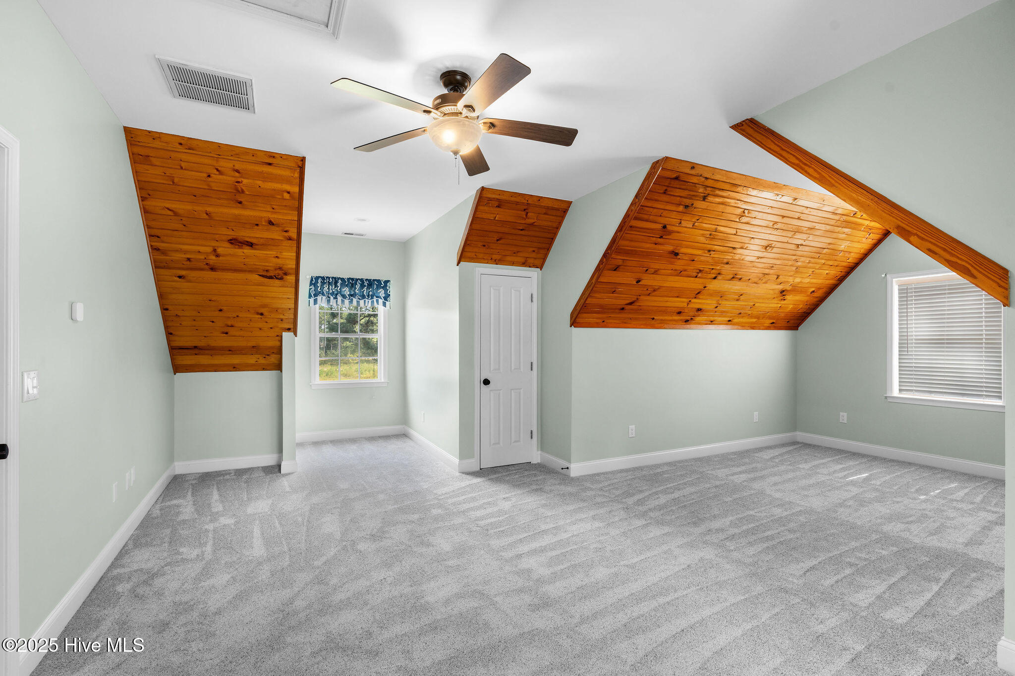 100526729 | Photo 55