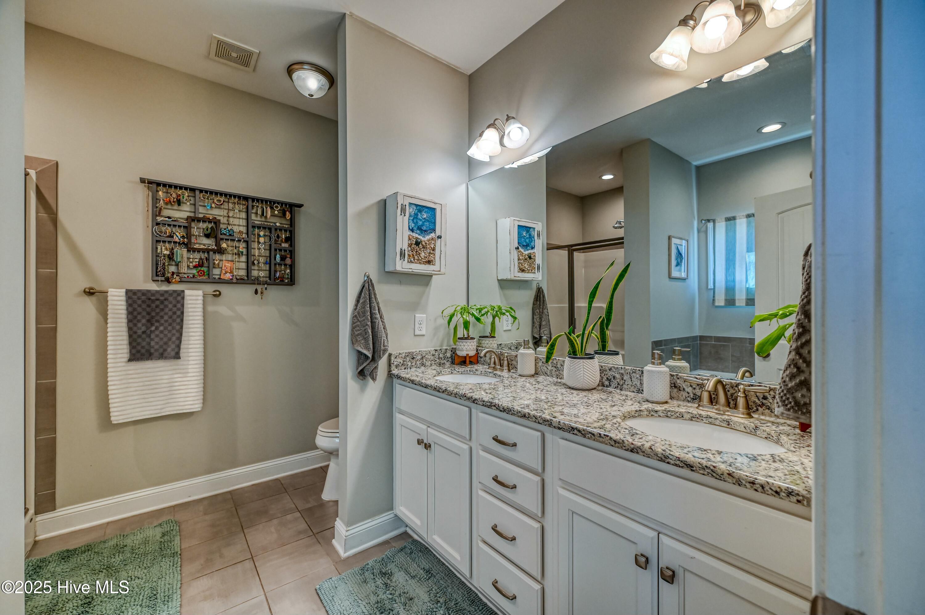 100561132 | Photo 25