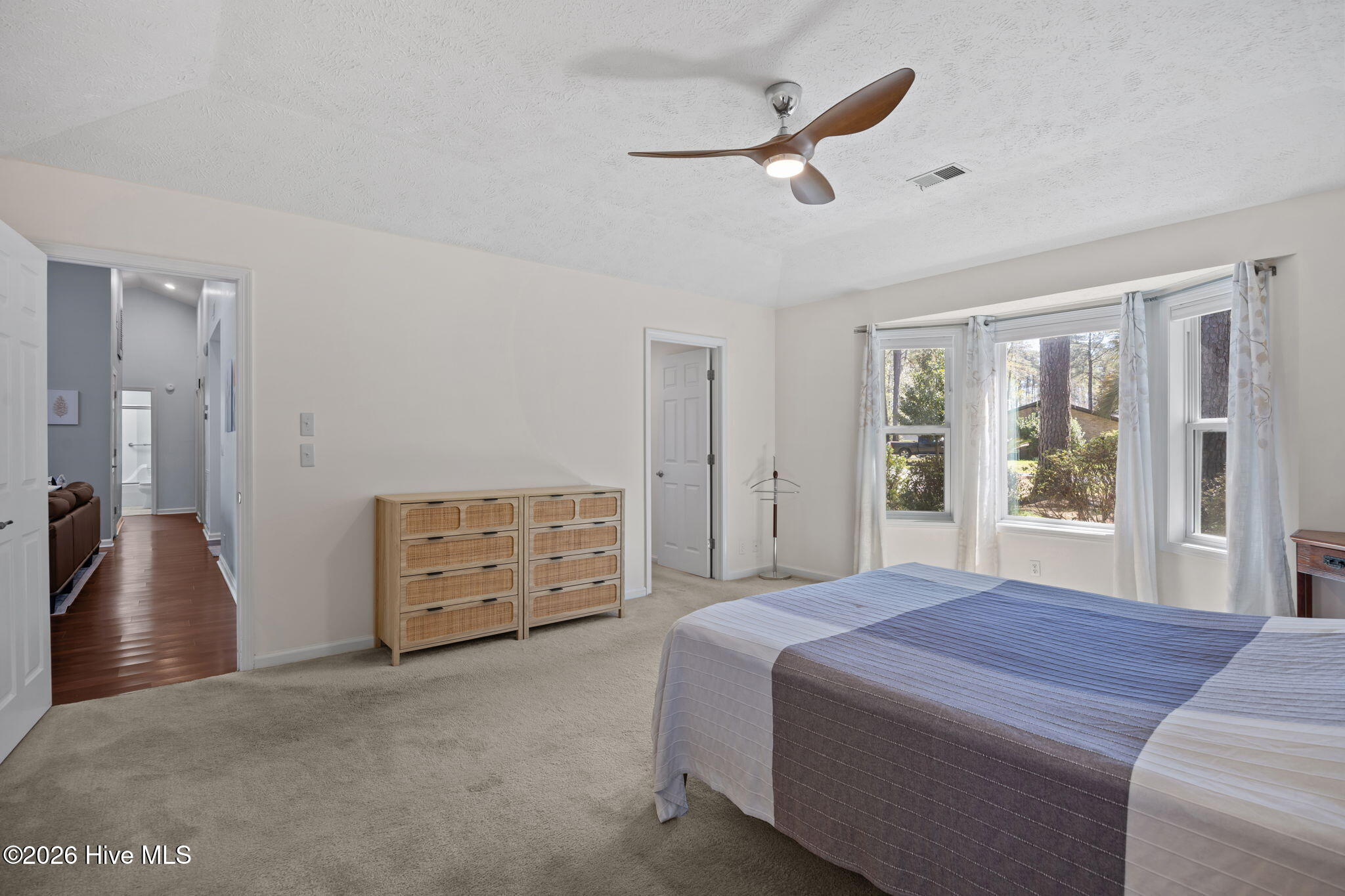 100561214 | Photo 24