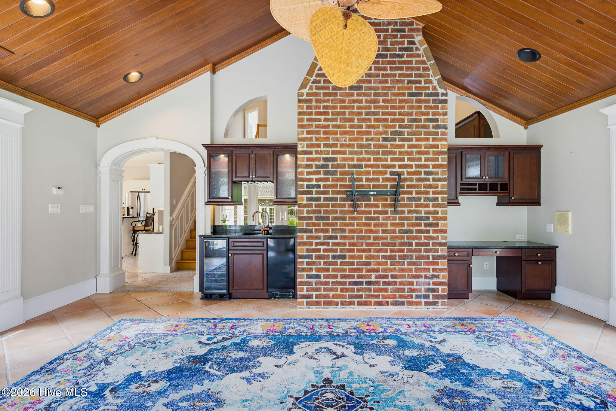 100570266 | Photo 26