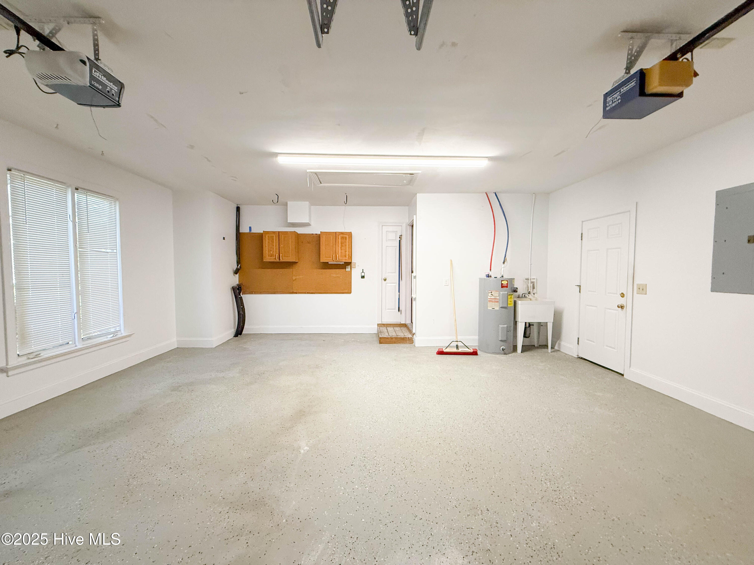 100535071 | Photo 53