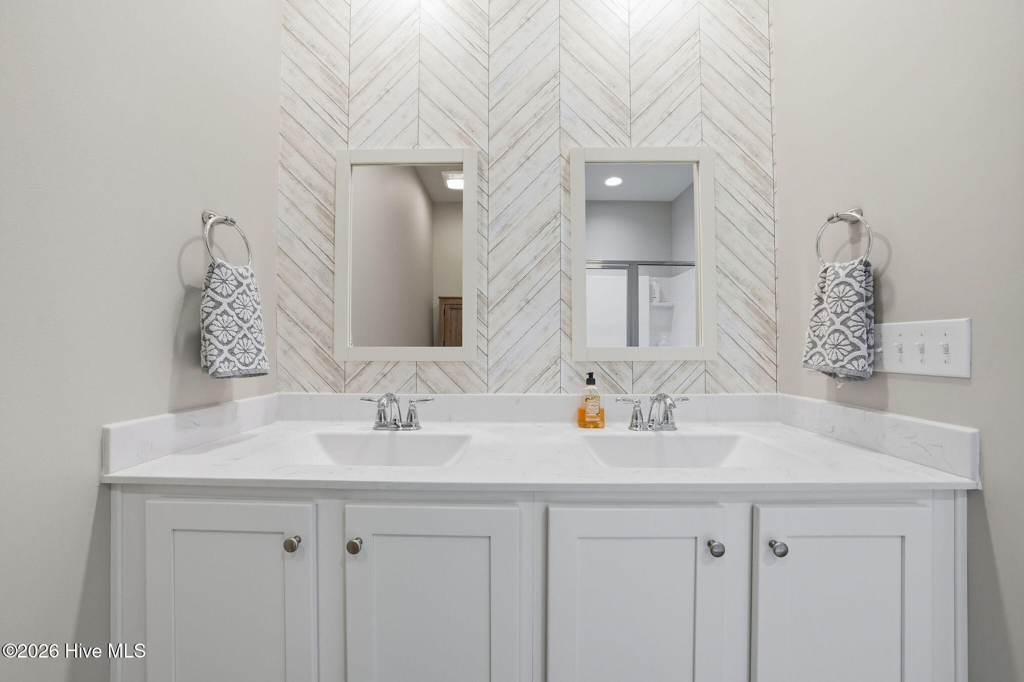 100560678 | Photo 27