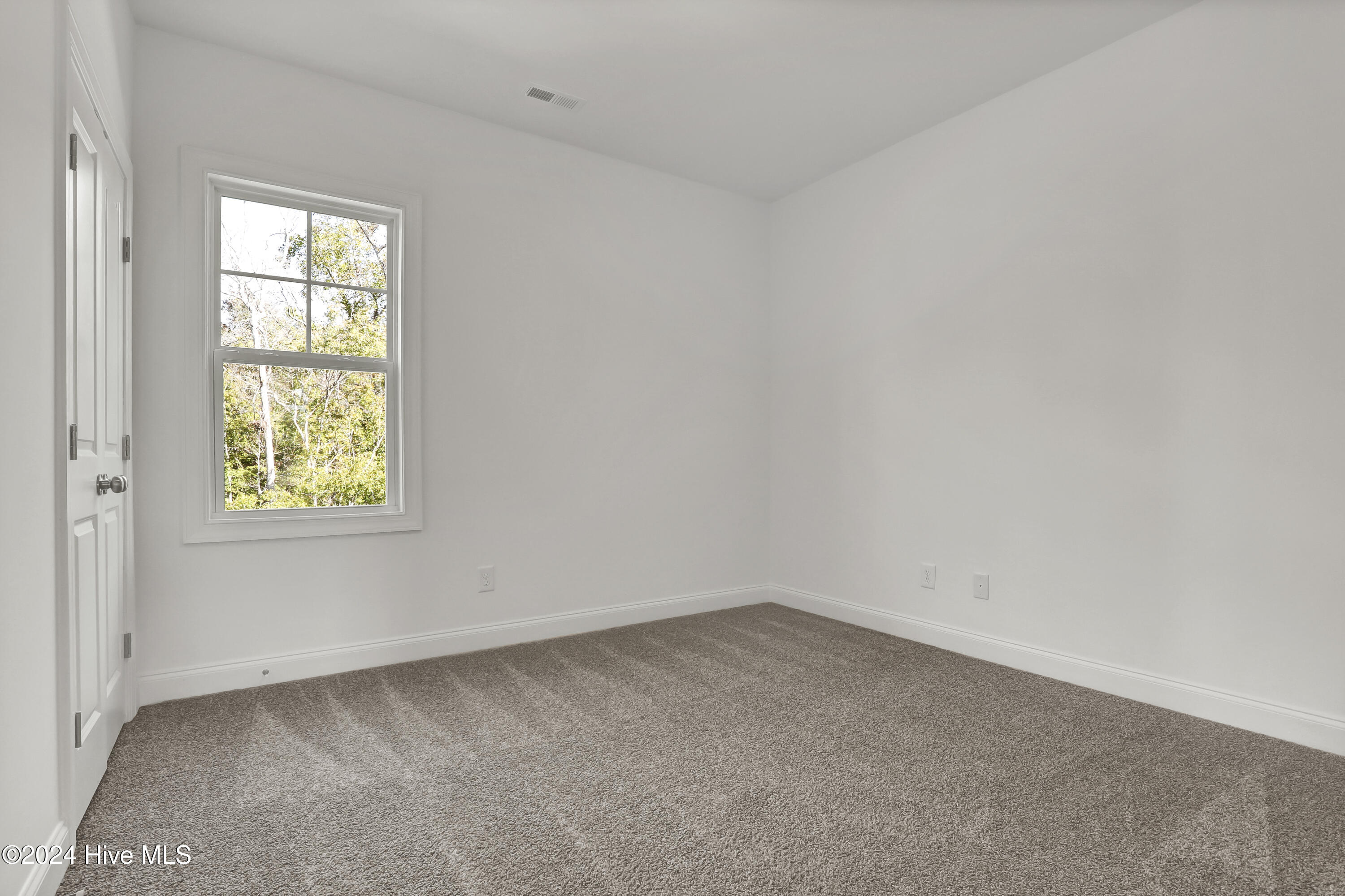 100477041 | Photo 16