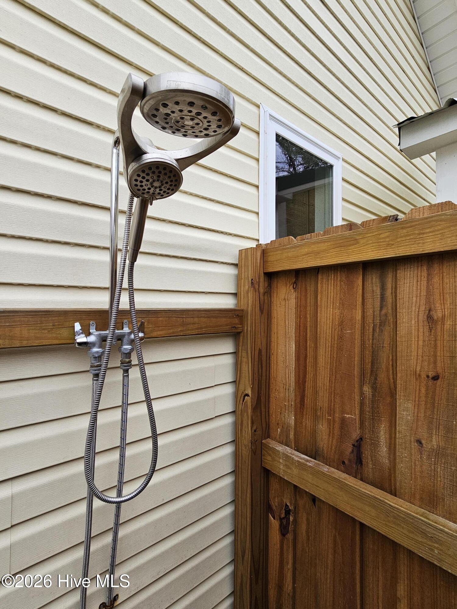 100559345 | Photo 19