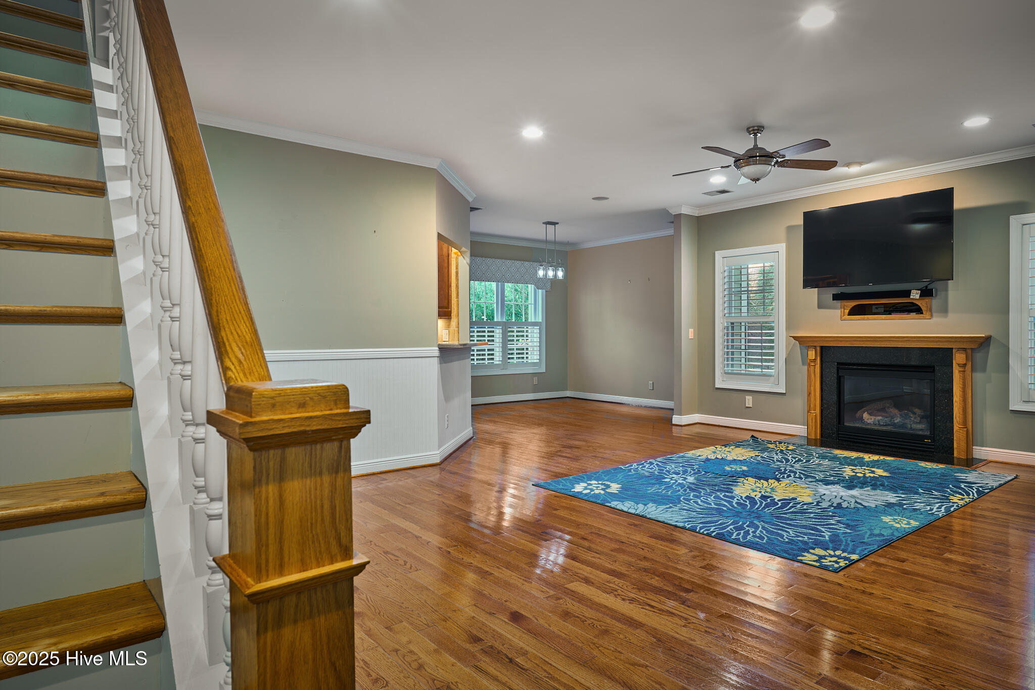 100542410 | Photo 23