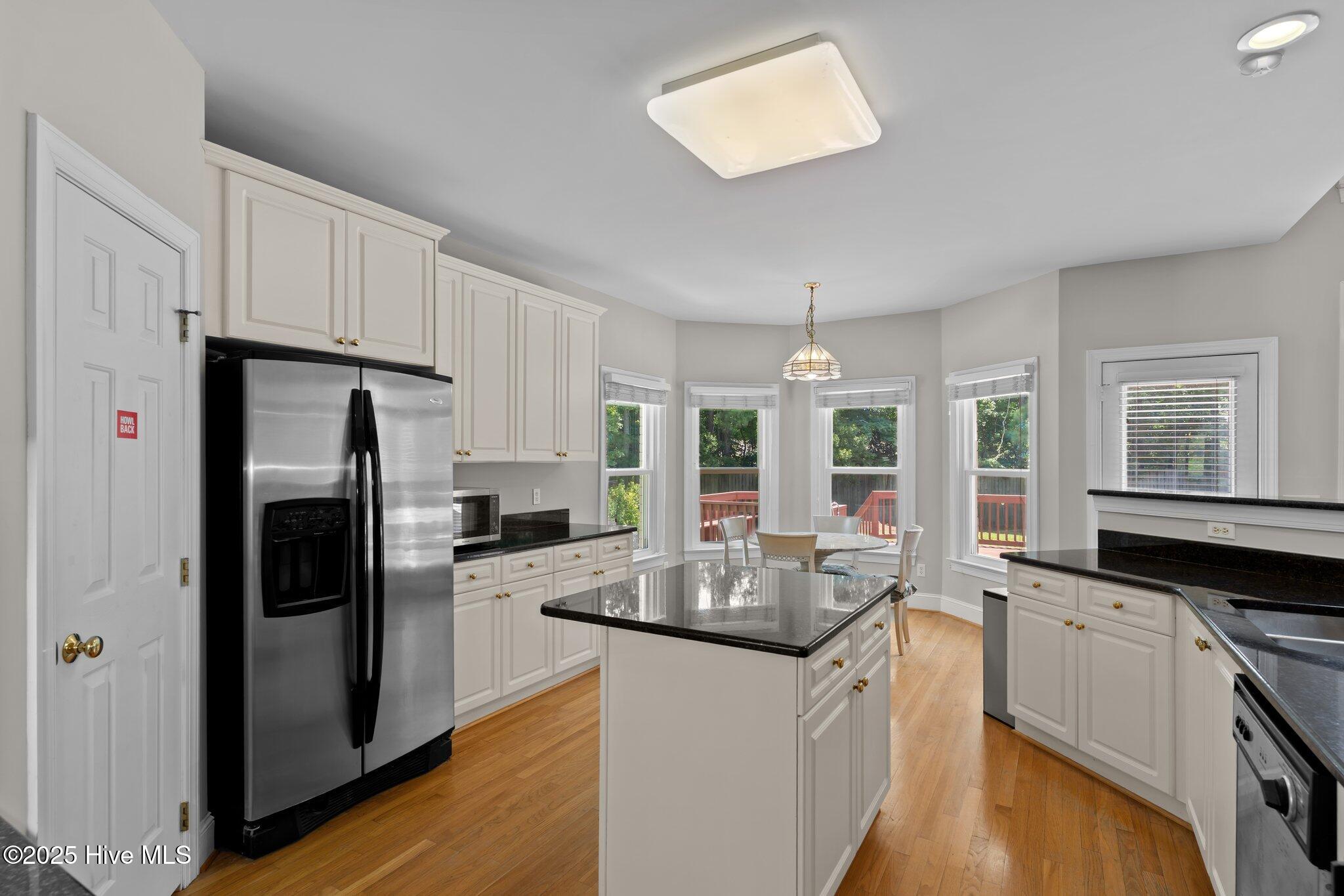 100549329 | Photo 13