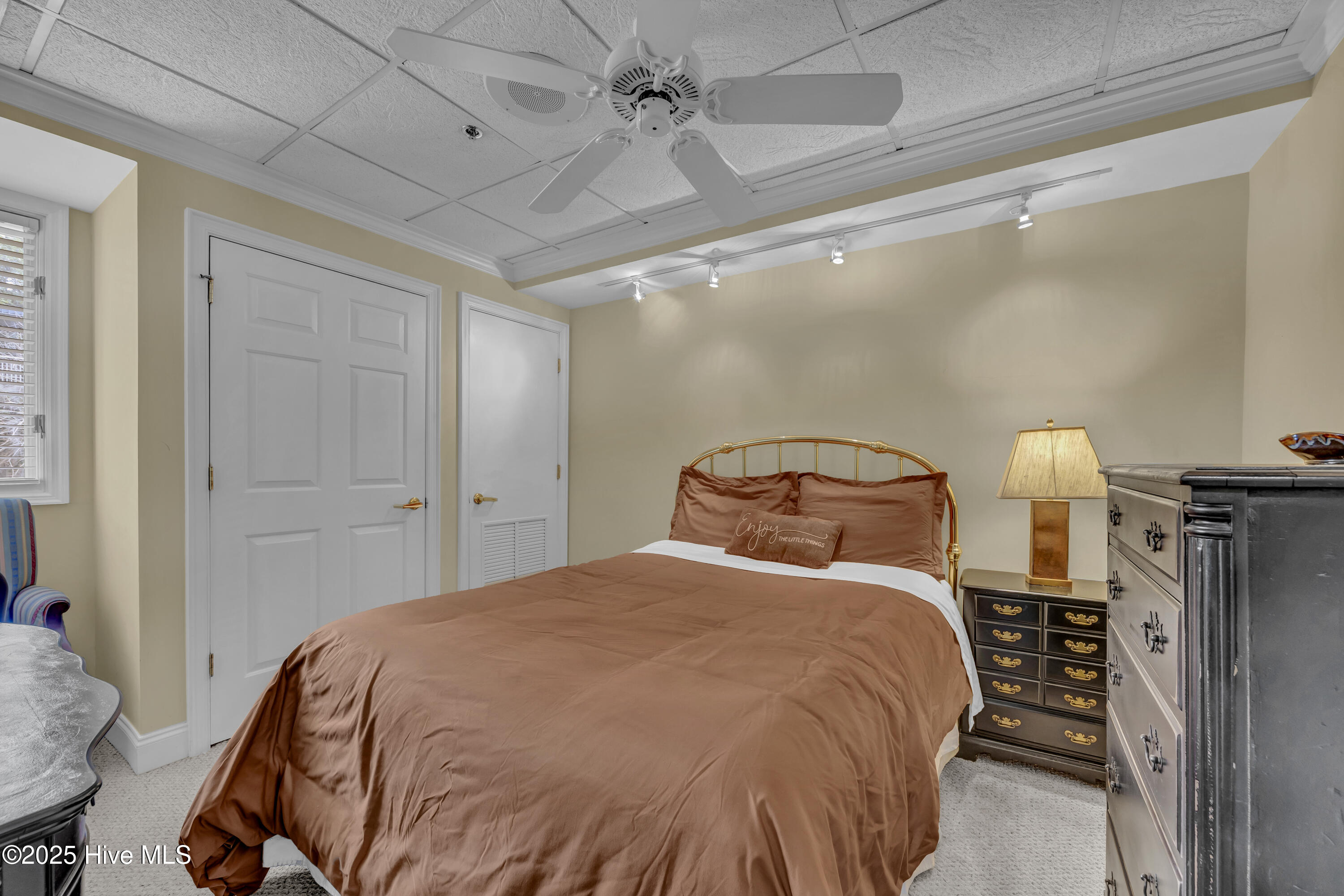 100546499 | Photo 25