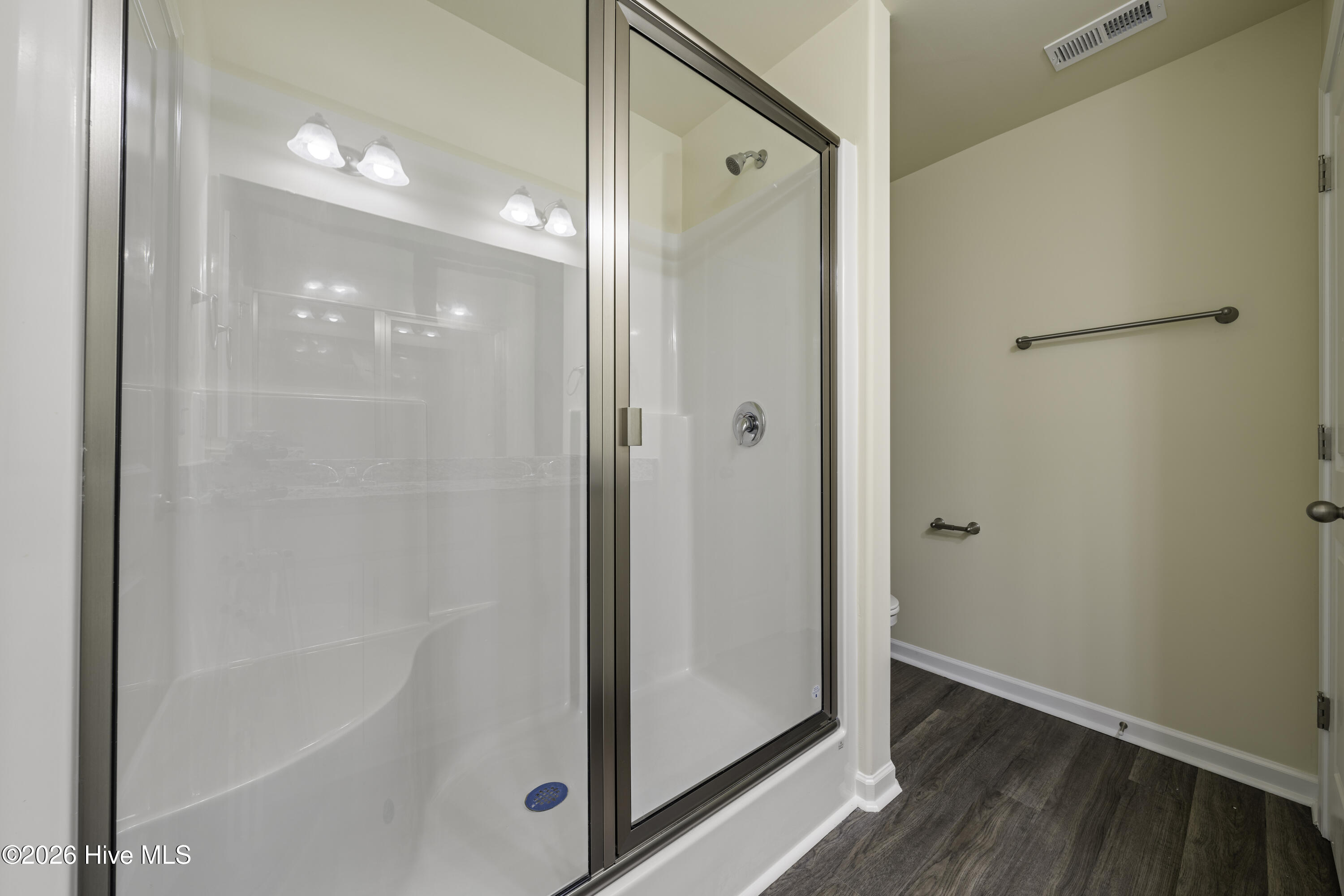 100550790 | Photo 21