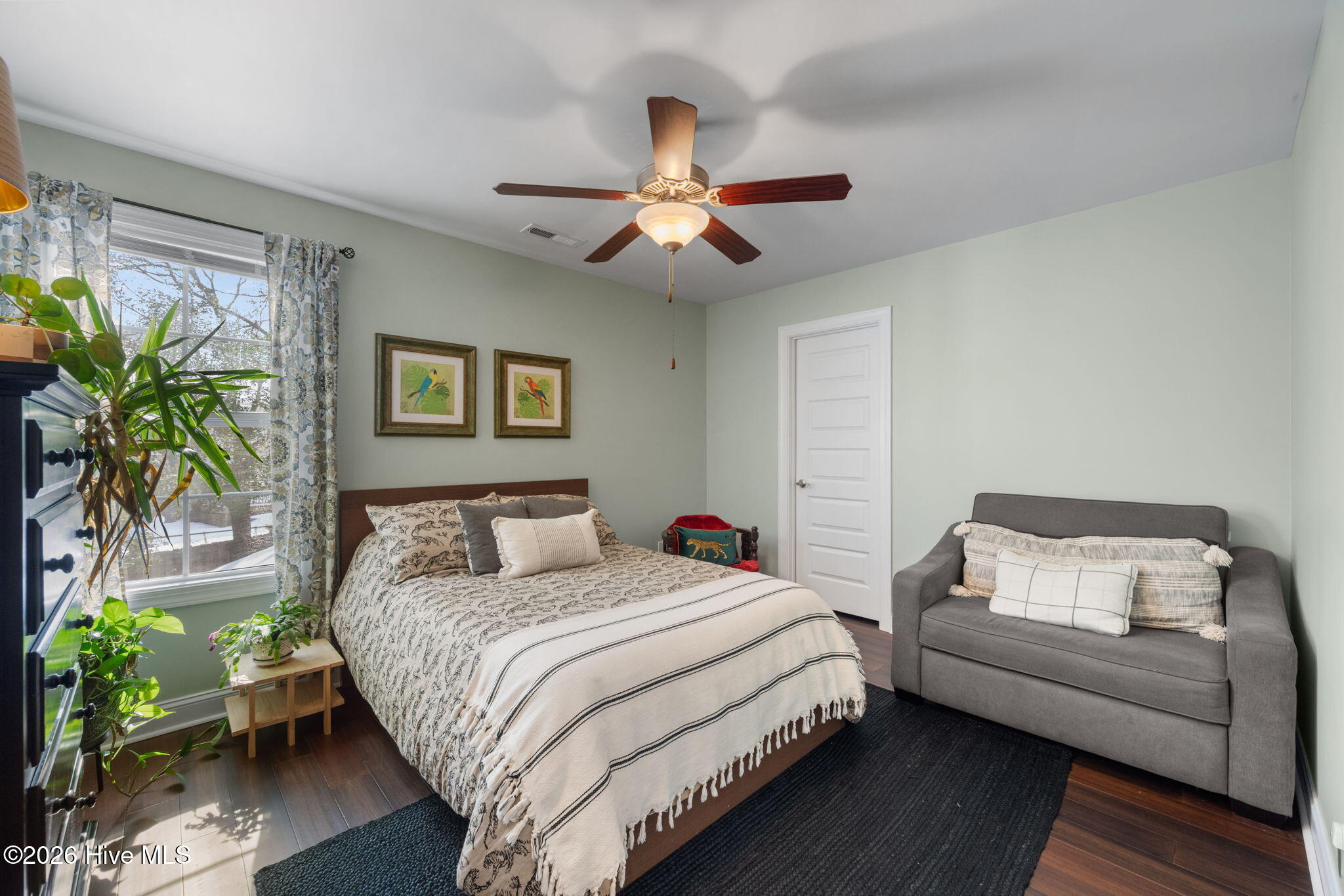 100553408 | Photo 26