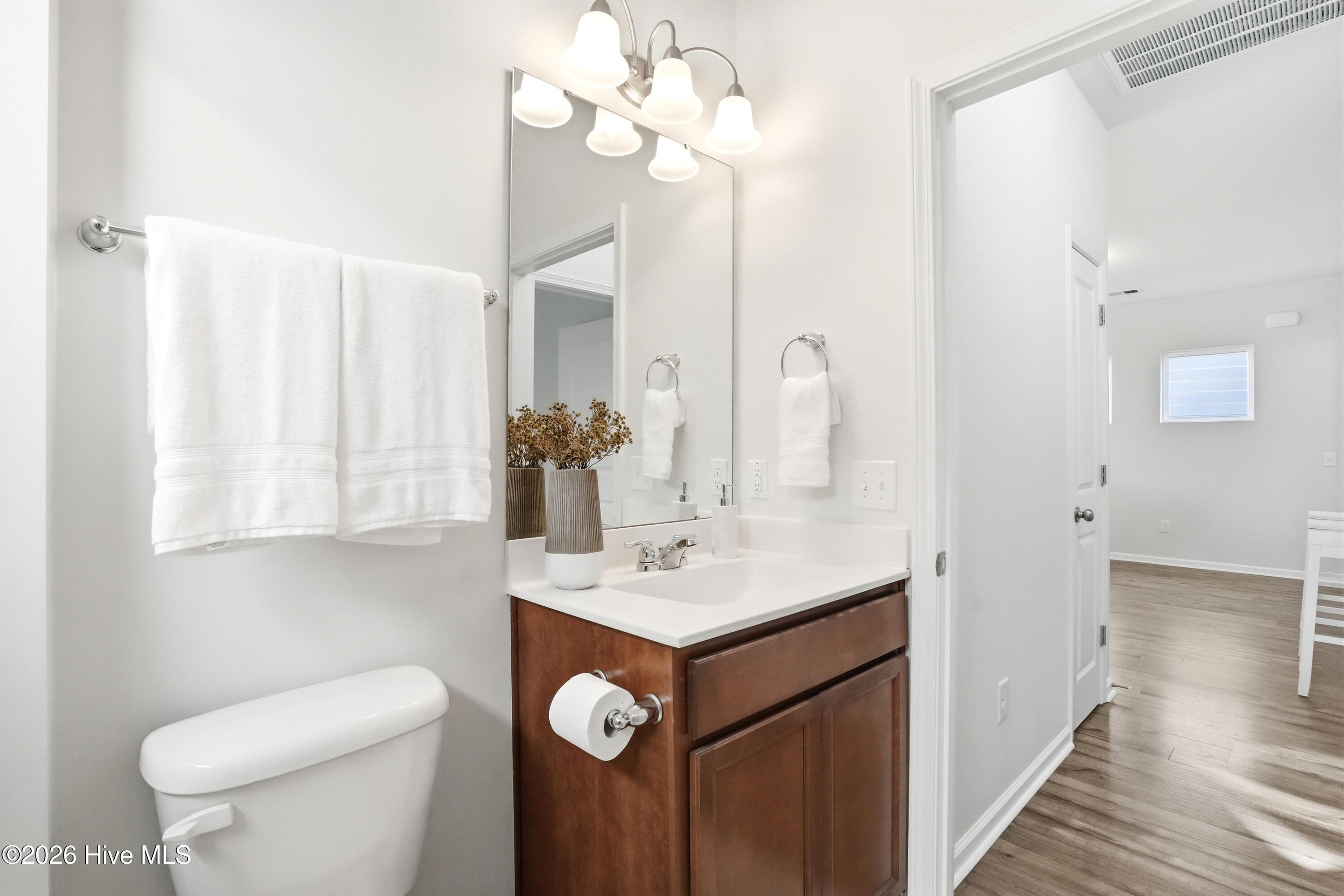 100553479 | Photo 25