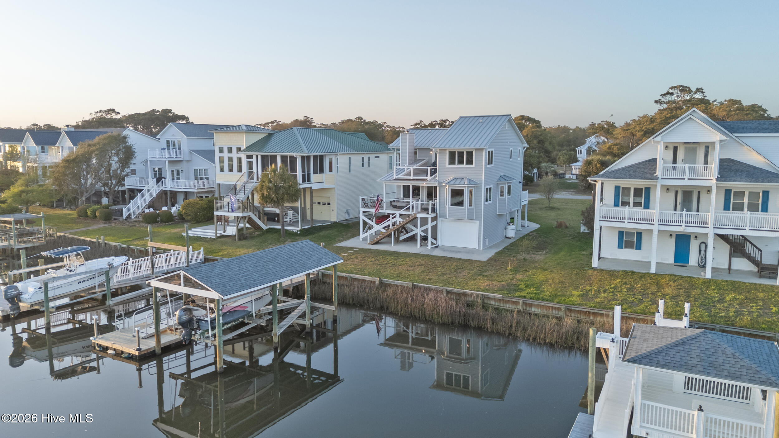 100564811 | Photo 81