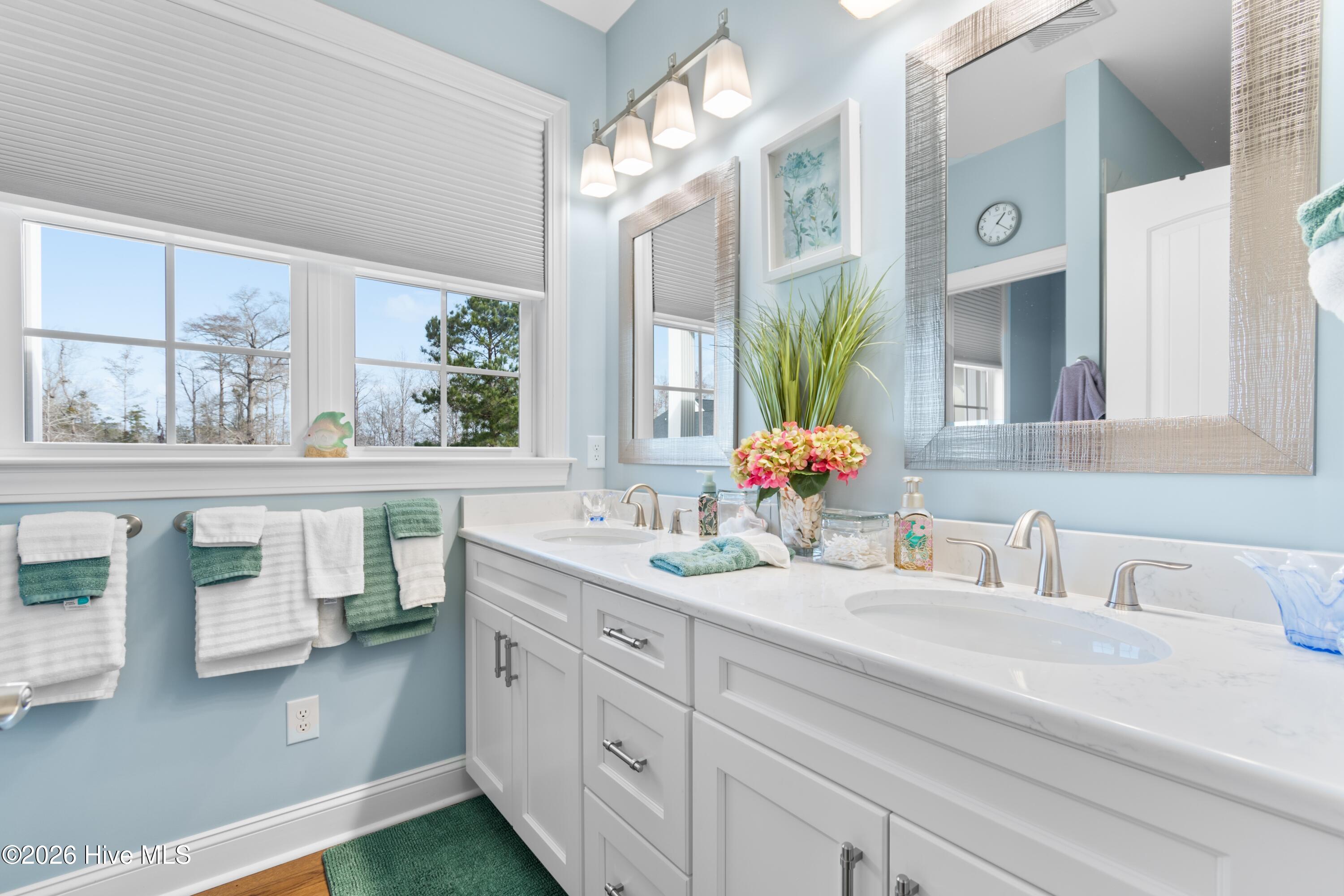 100548806 | Photo 28