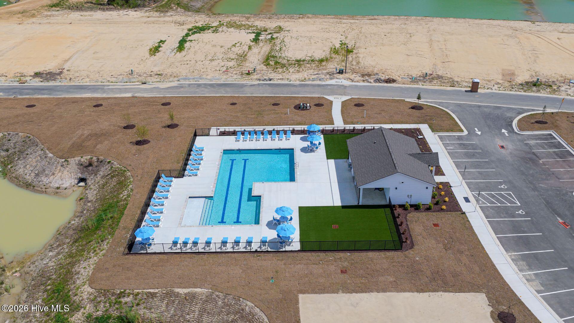 100565372 | Photo 25