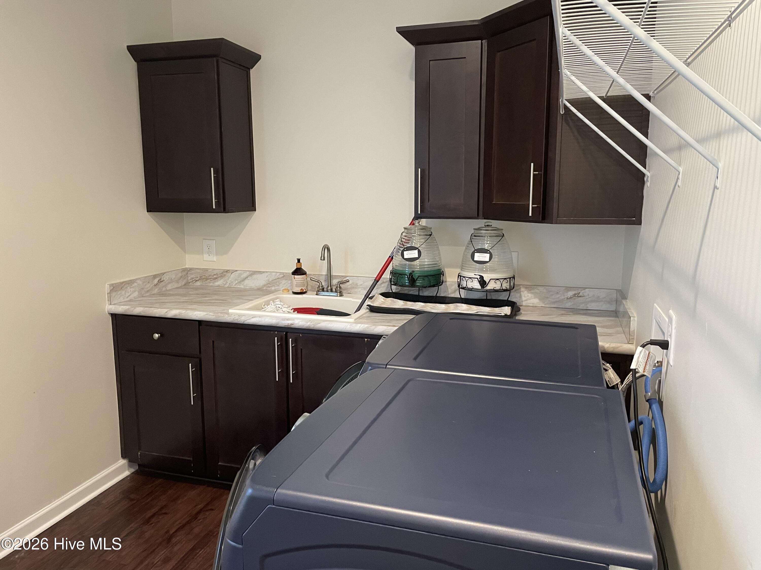 100568375 | Photo 32