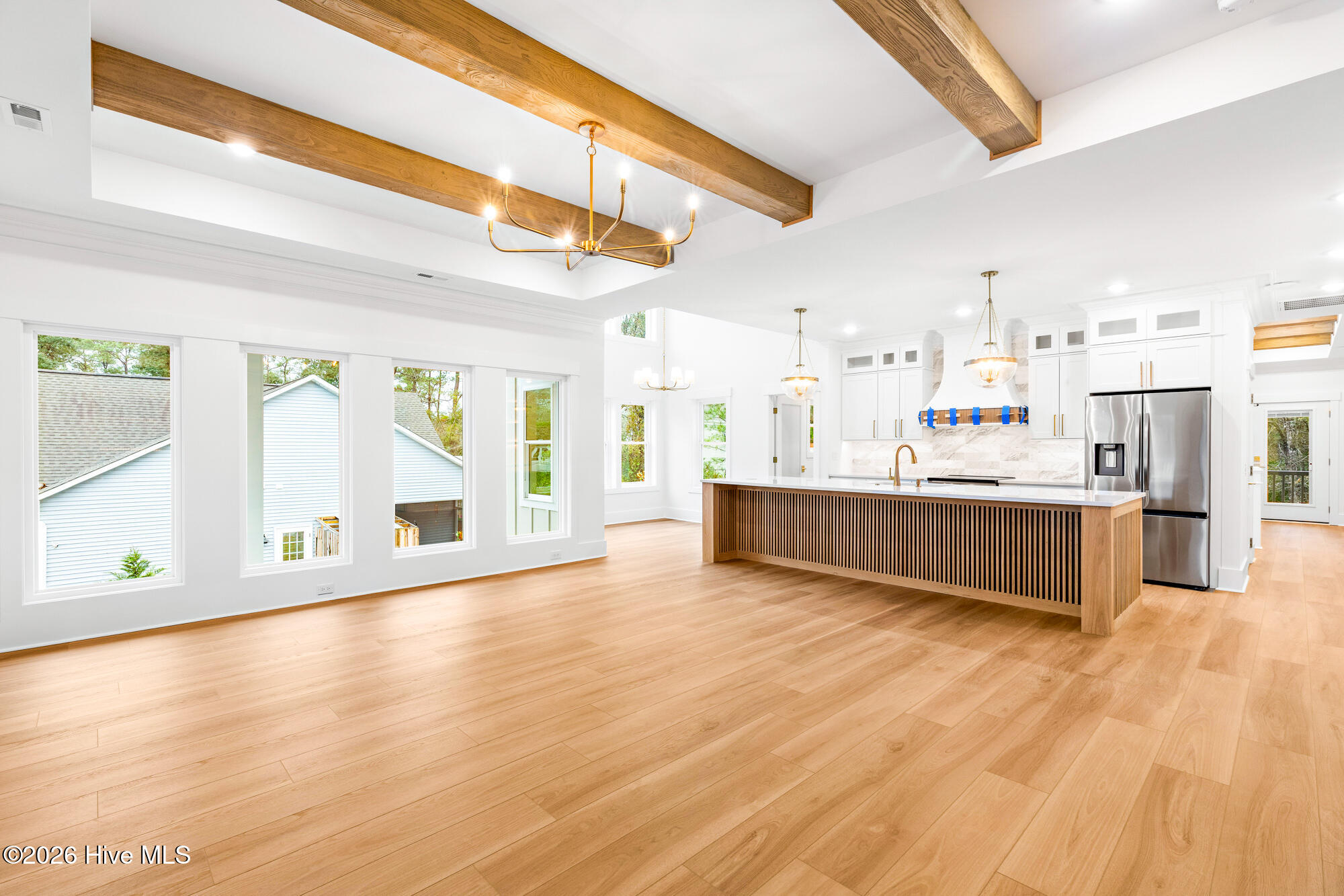 100516902 | Photo 12