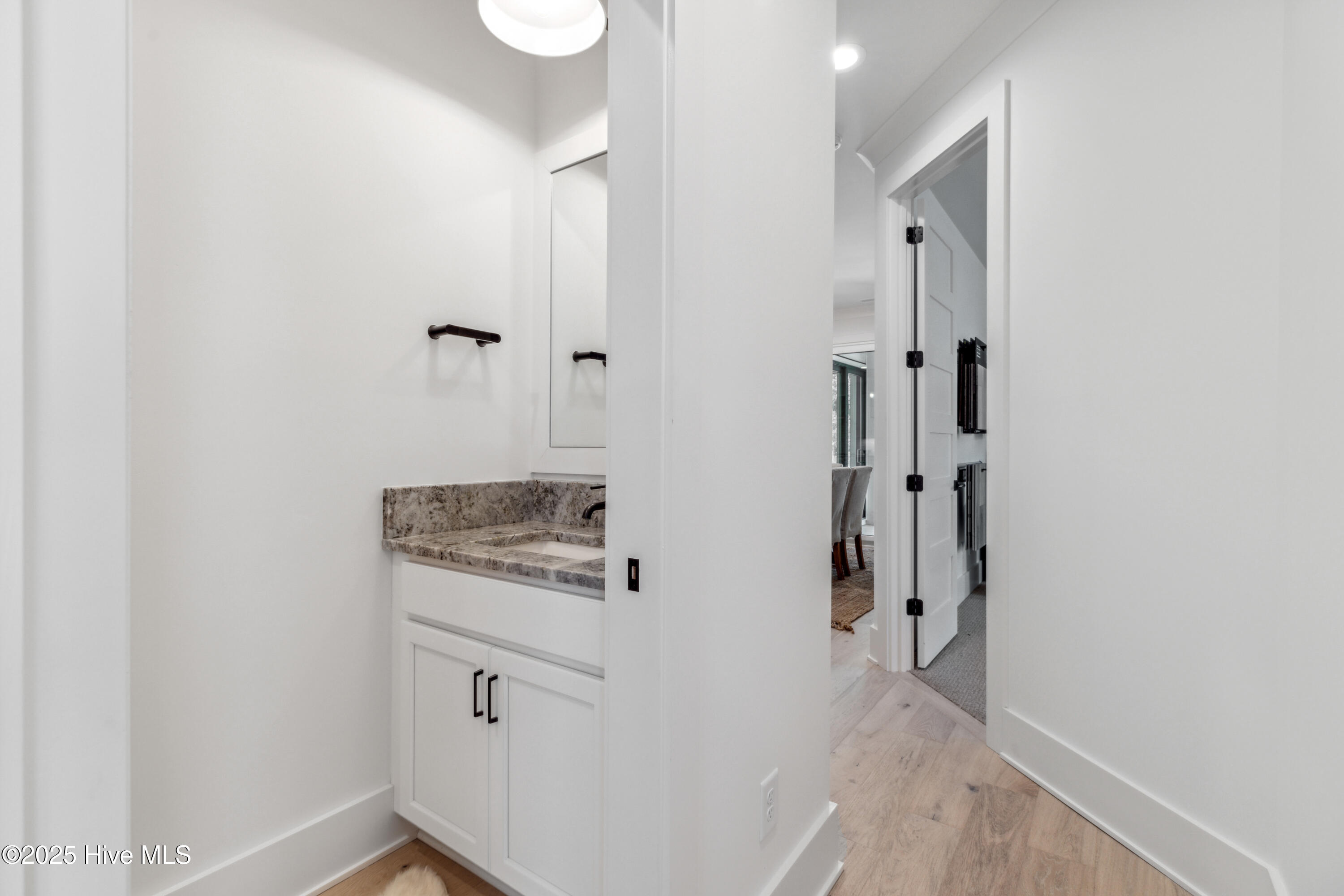 100523457 | Photo 54