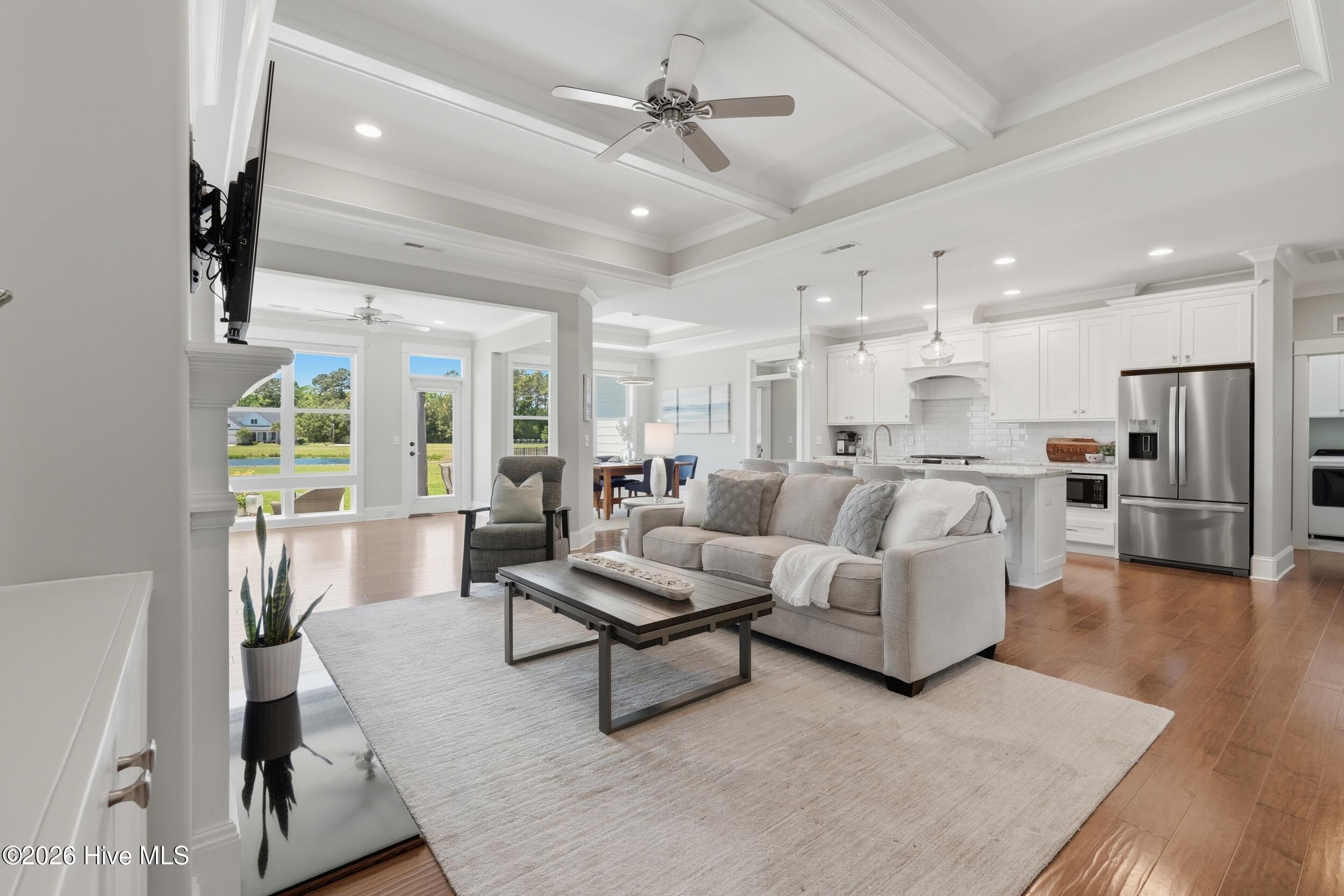 100567823 | Photo 18