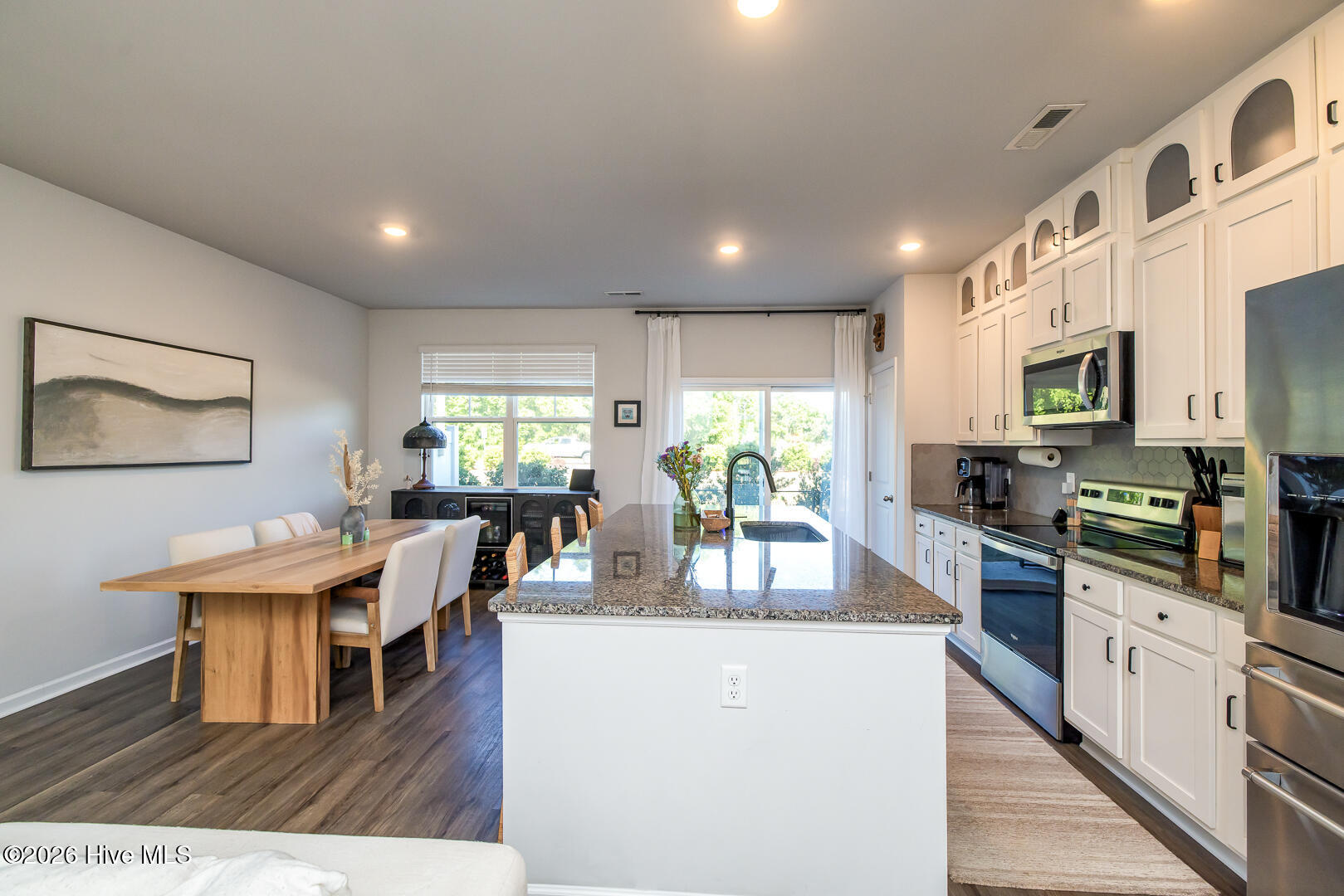 100570599 | Photo 14