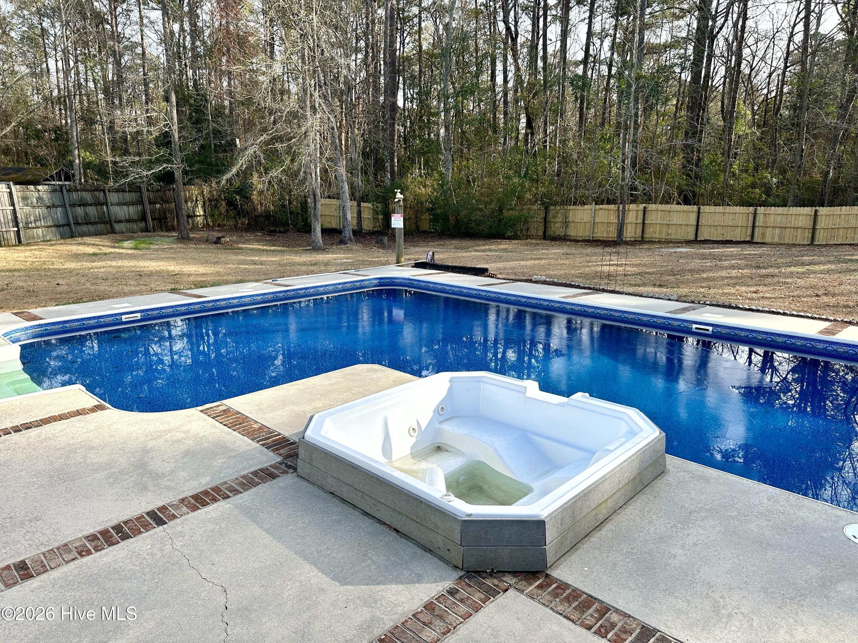 100551305 | Photo 55