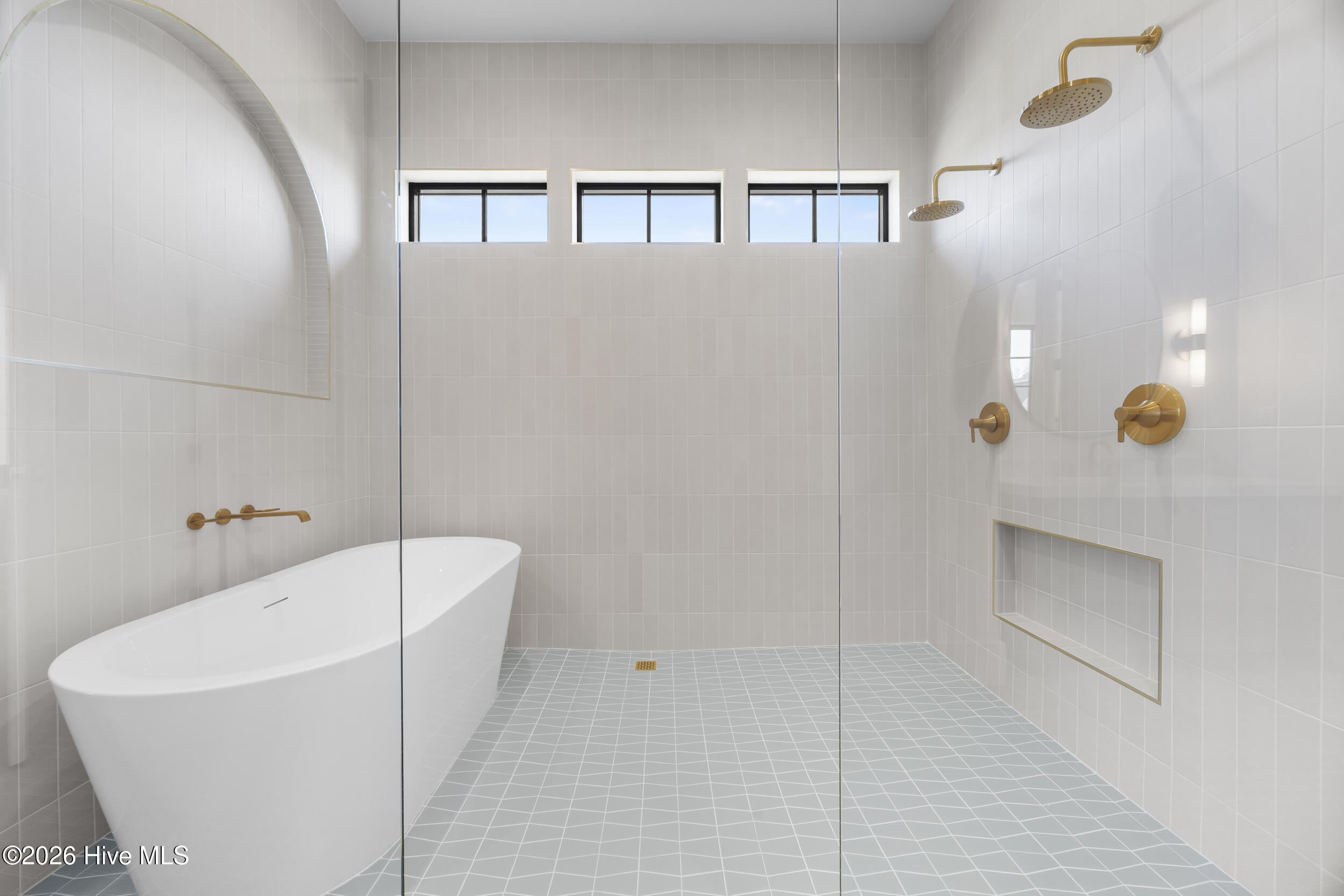 100561987 | Photo 23