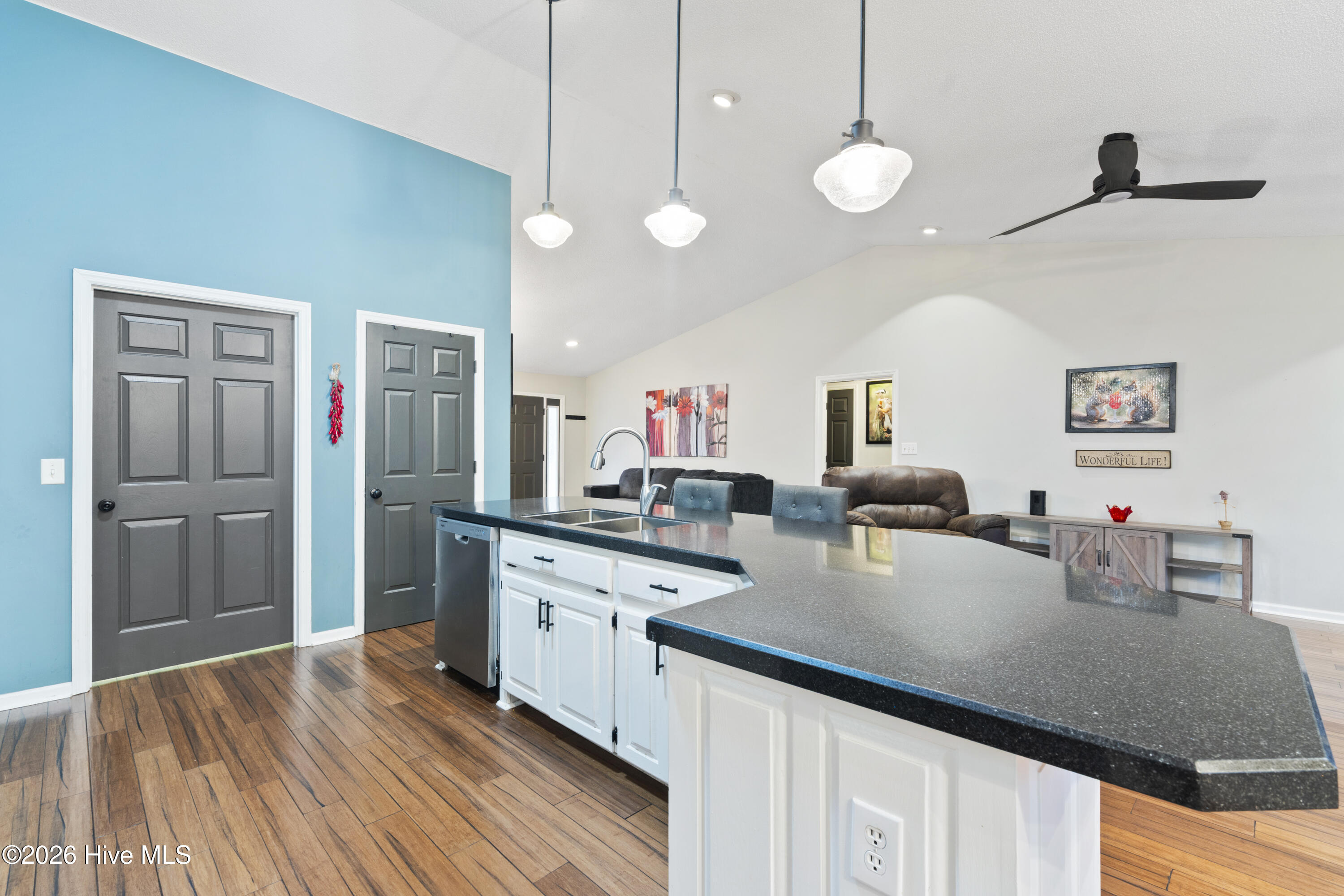 100551762 | Photo 17