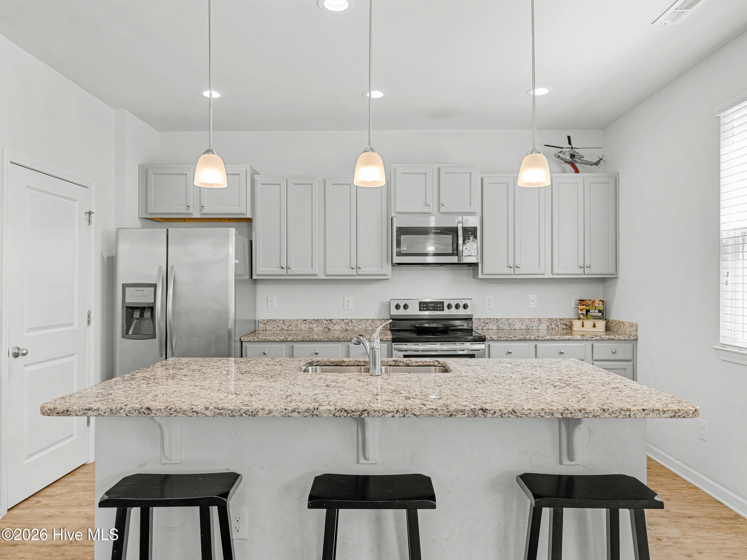 100567072 | Photo 15