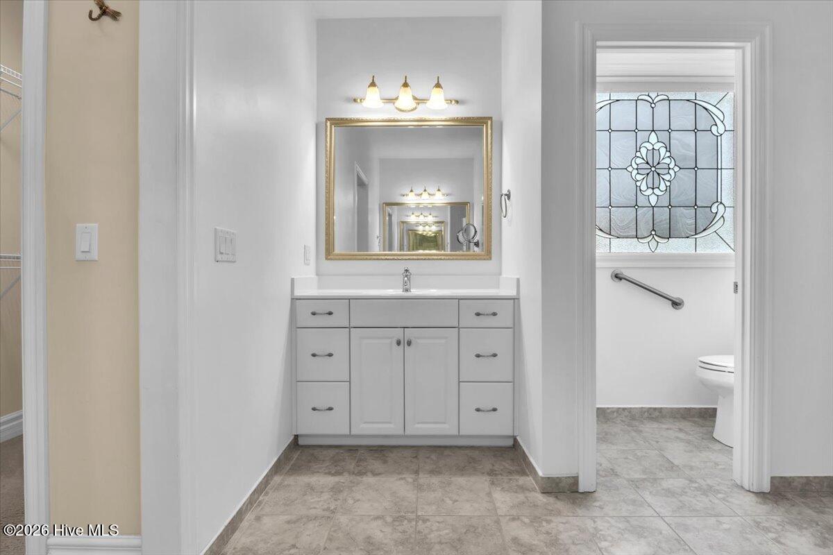 100559889 | Photo 32