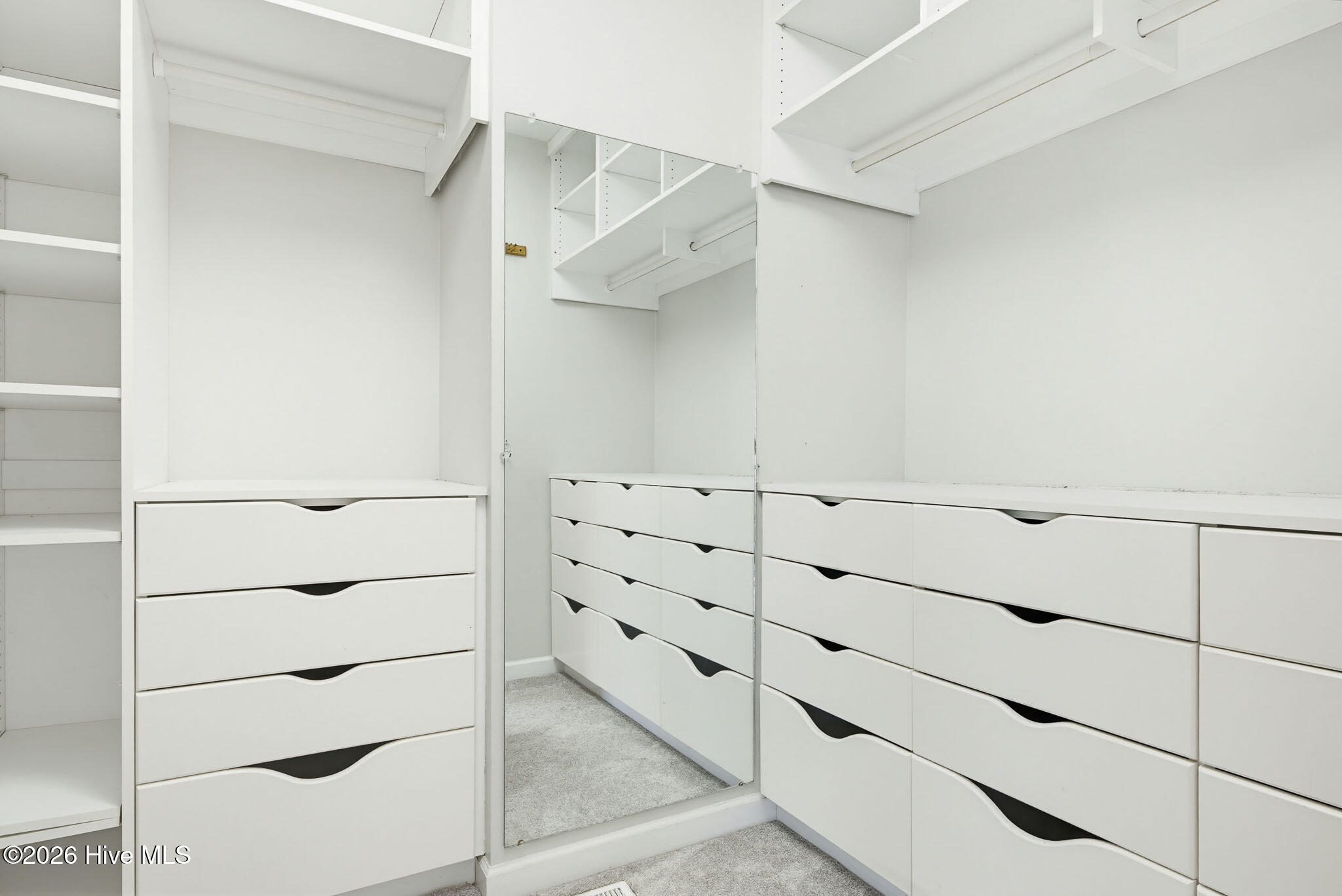 100570266 | Photo 53