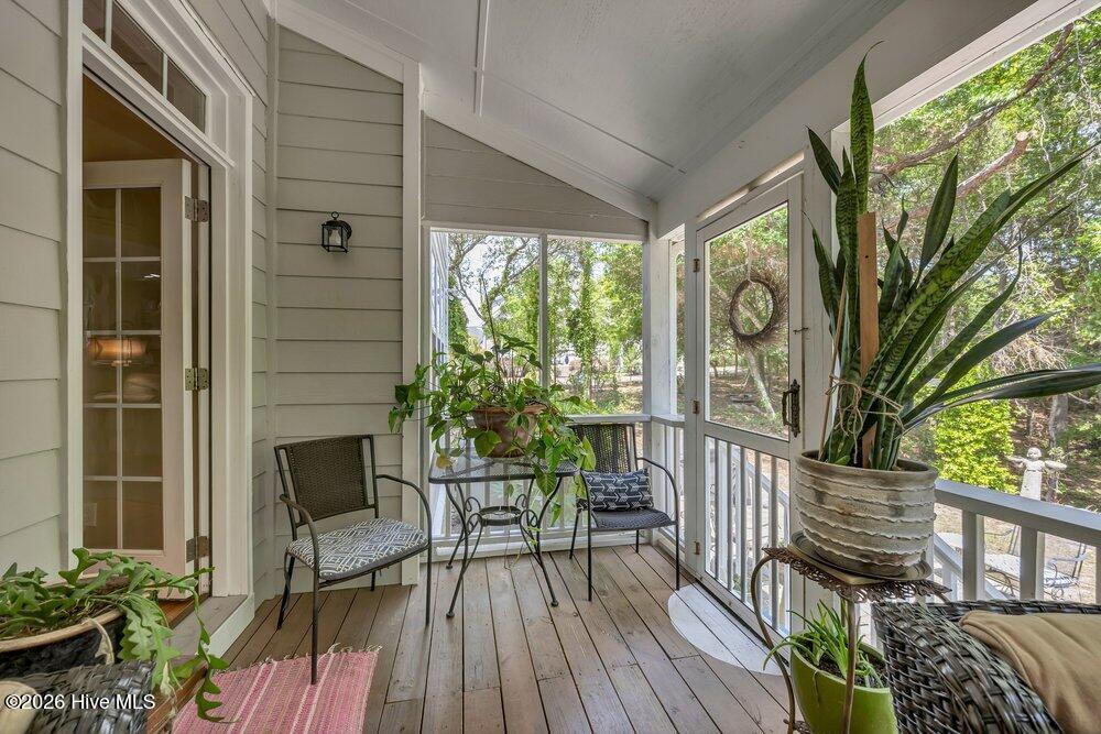 100567820 | Photo 14