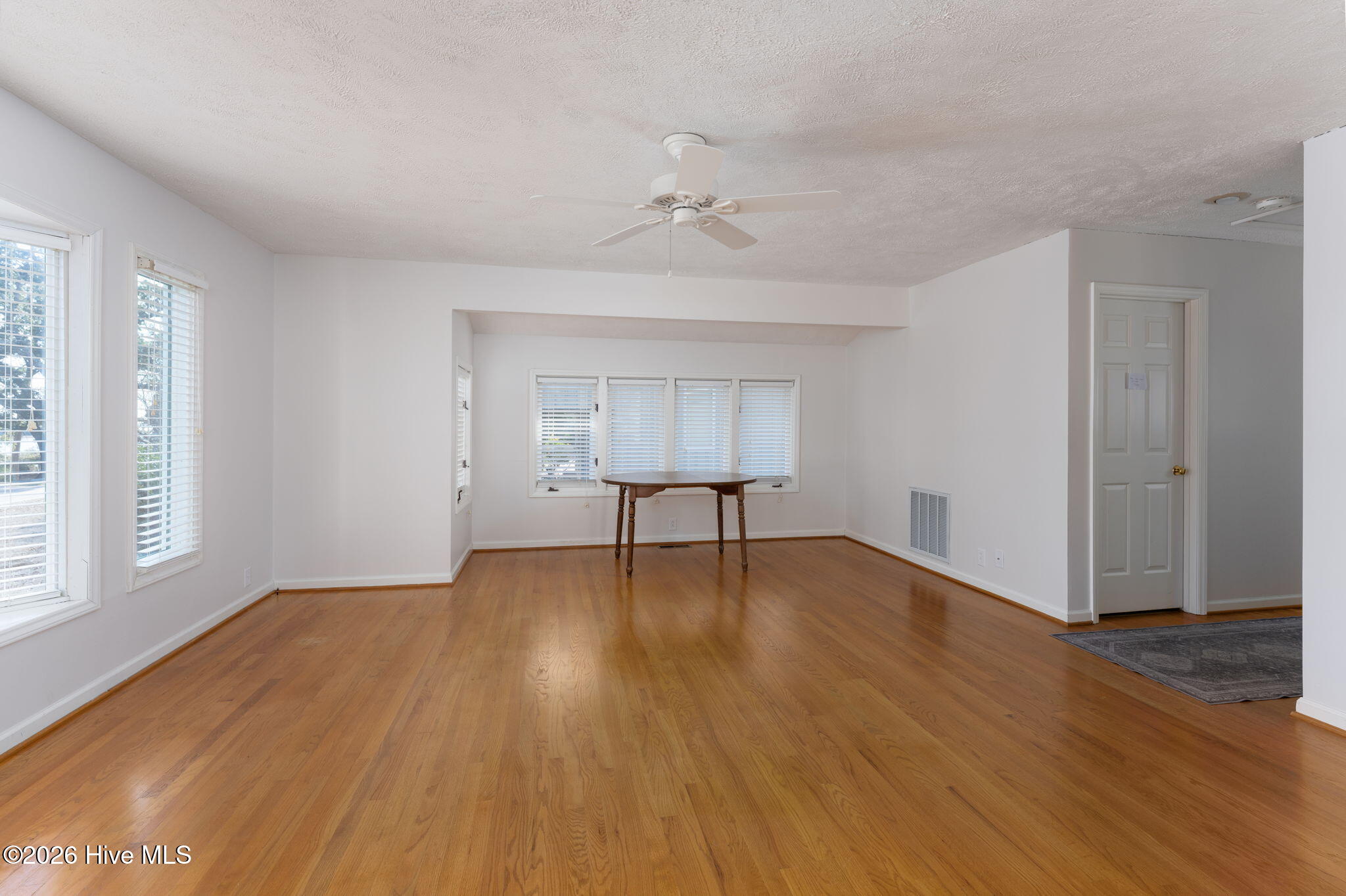 100553404 | Photo 14