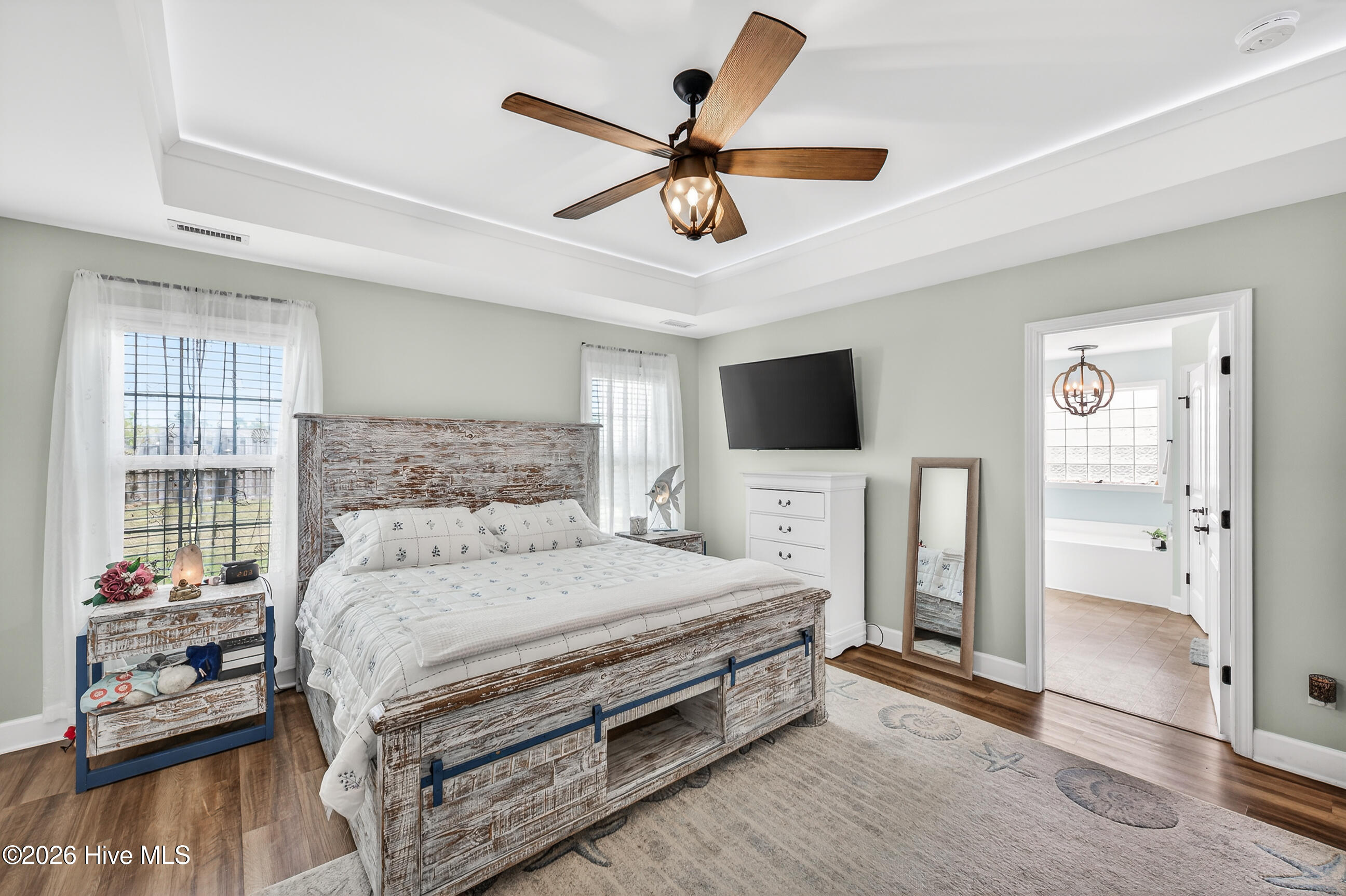 100567019 | Photo 25