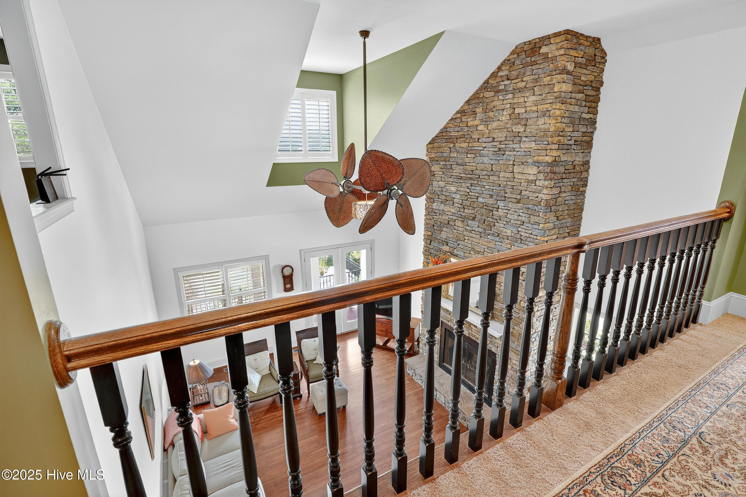 100527488 | Photo 38