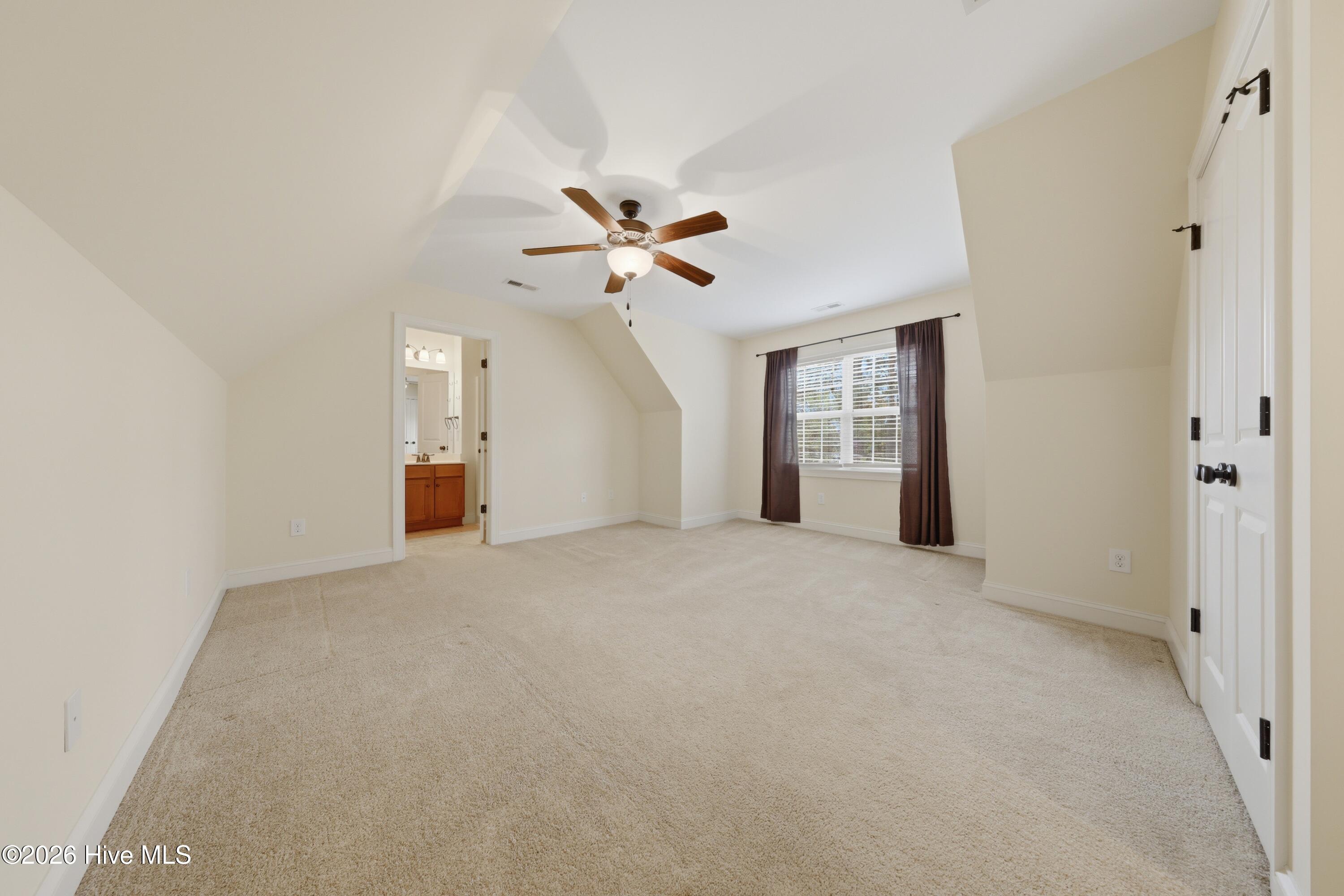 100565162 | Photo 47