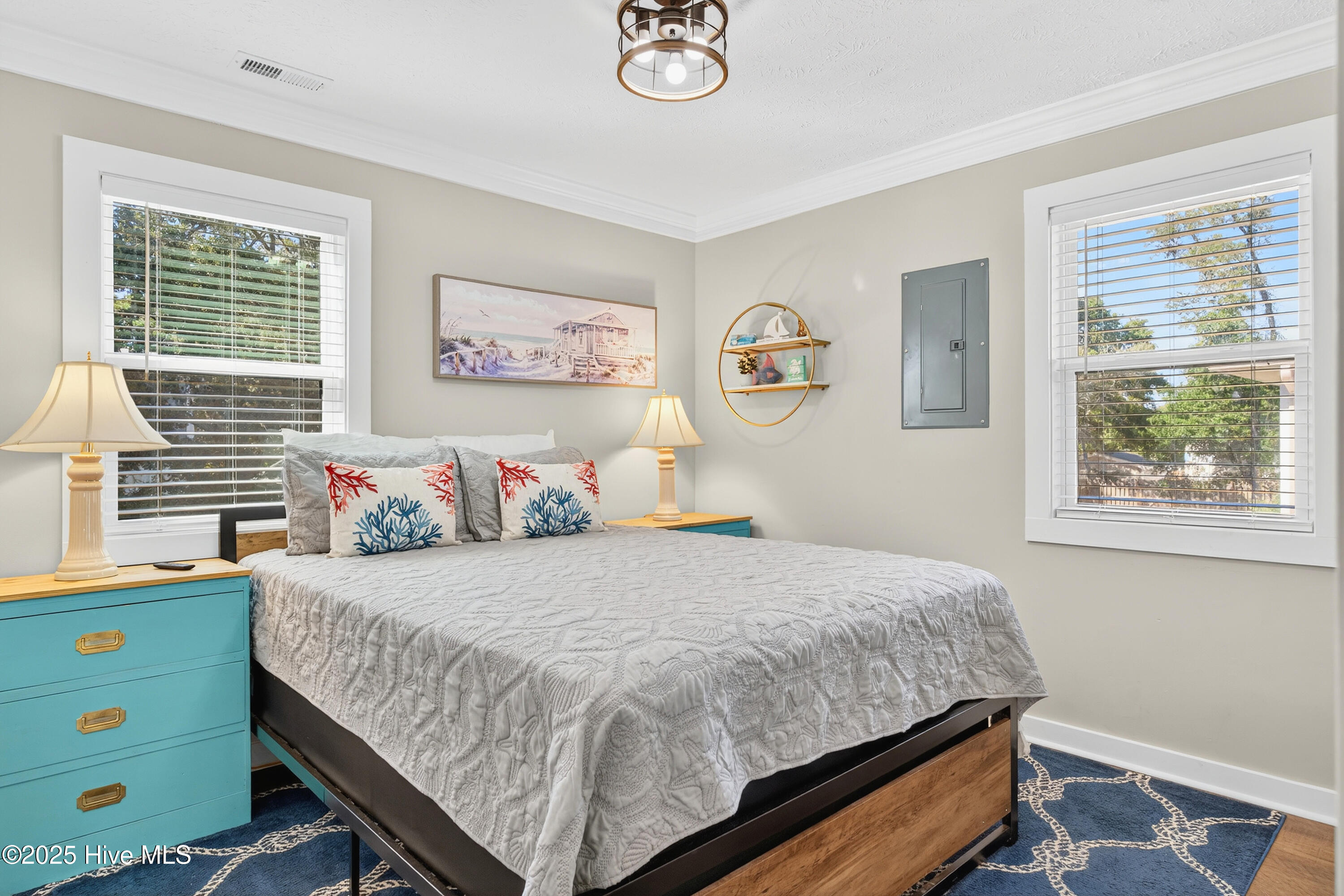 100537887 | Photo 47