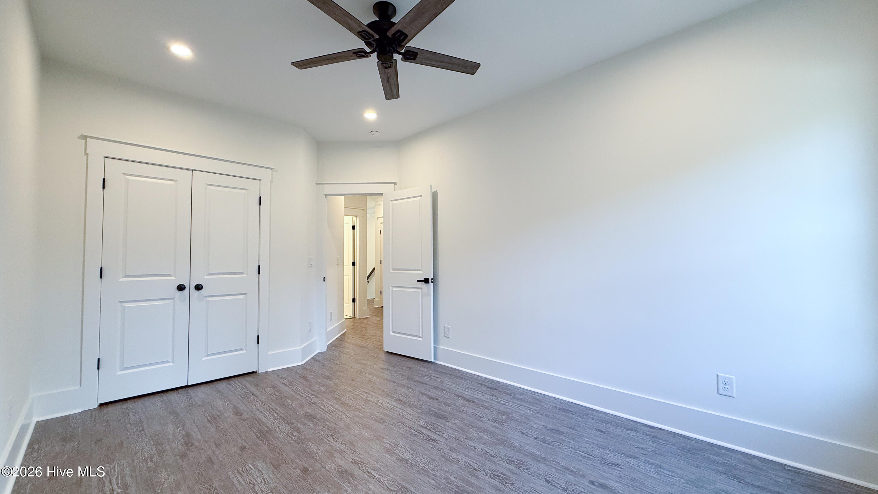 100550170 | Photo 24