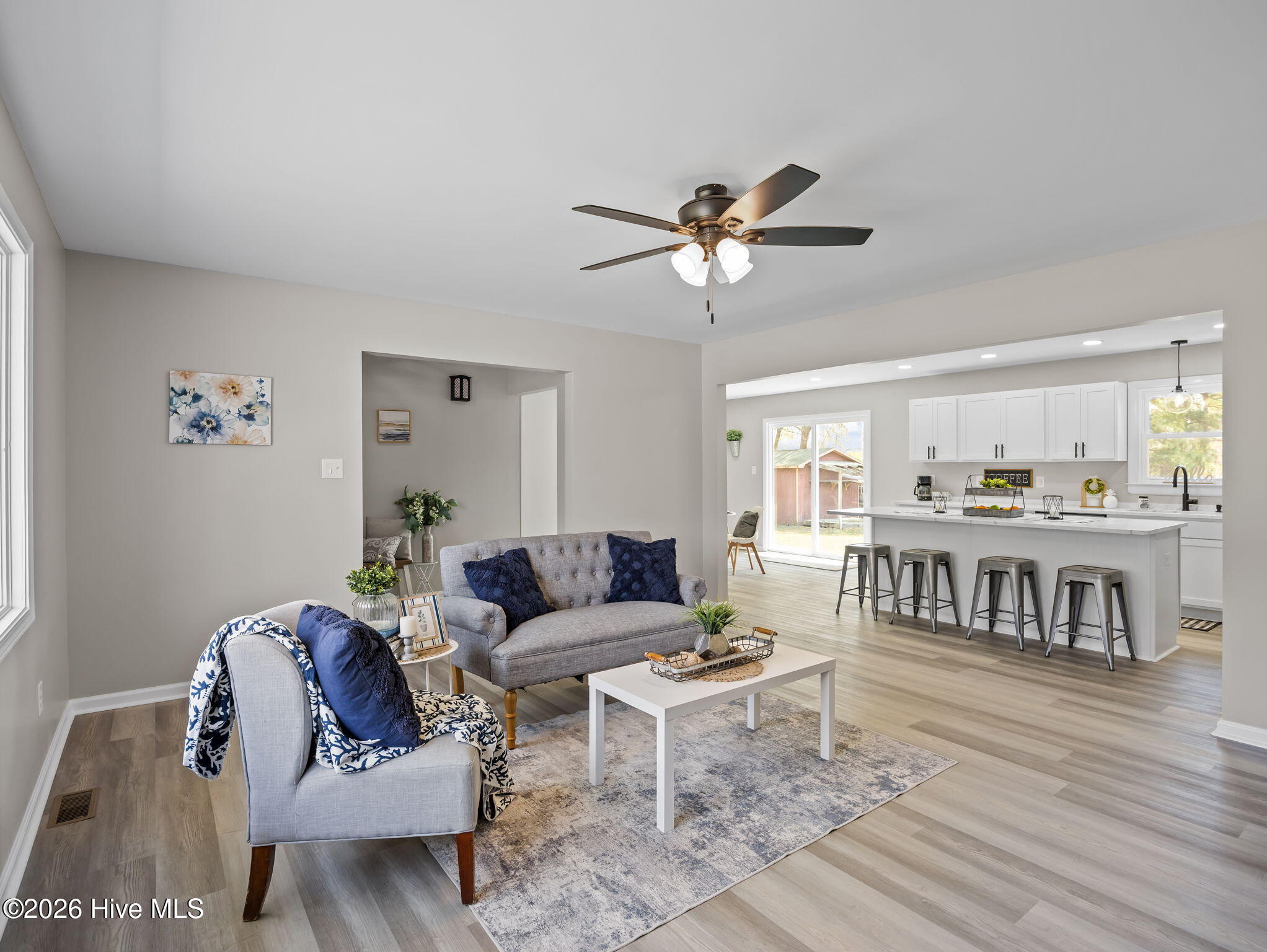 100562789 | Photo 11