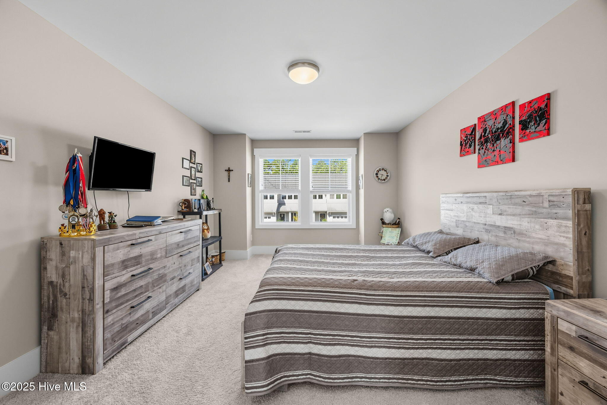 100533920 | Photo 34