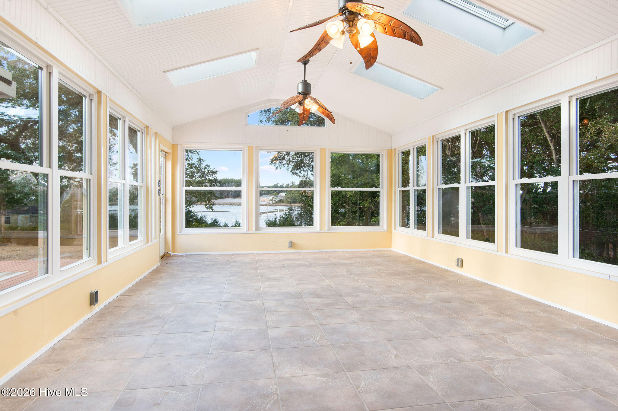 100556602 | Photo 34