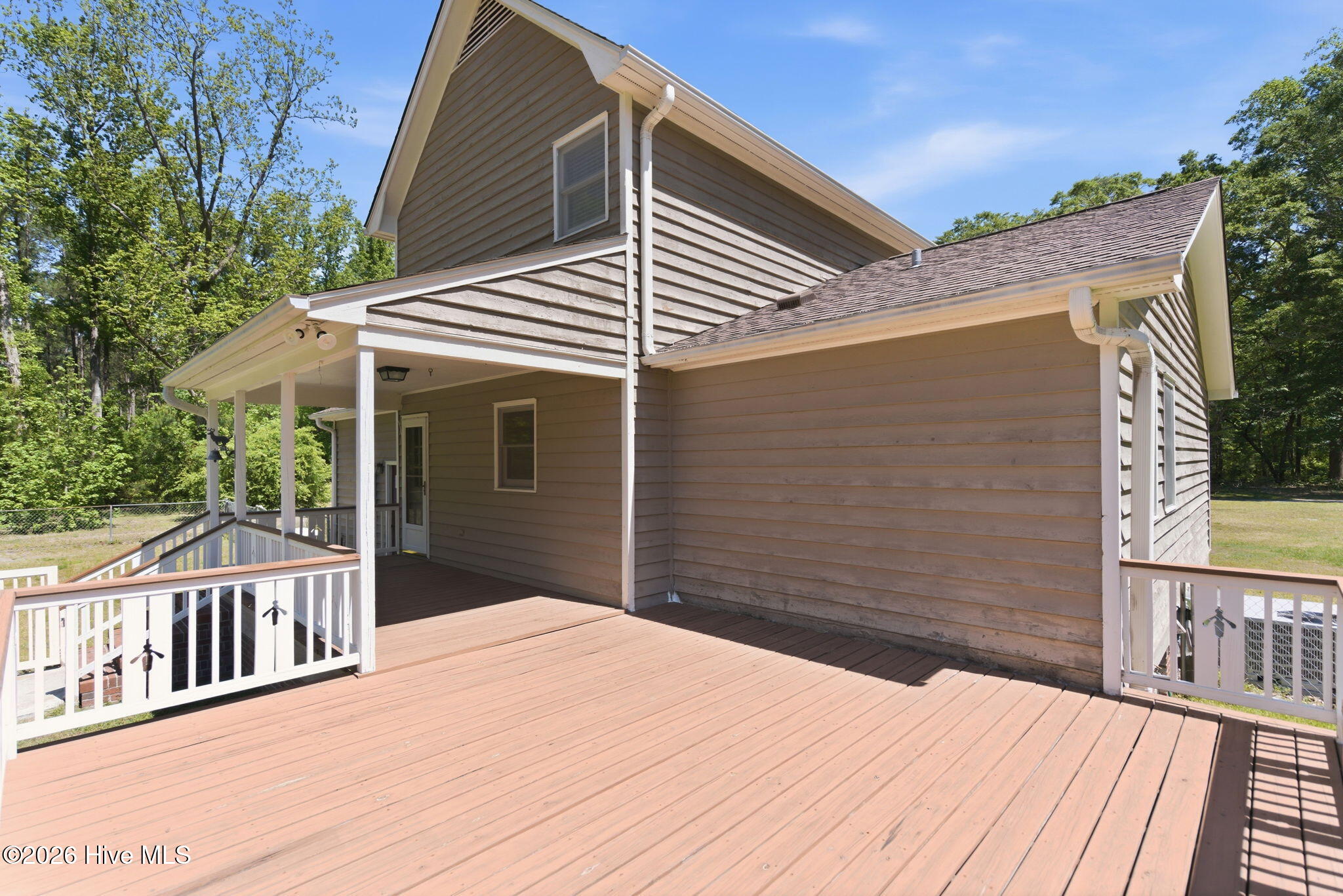 100569907 | Photo 41