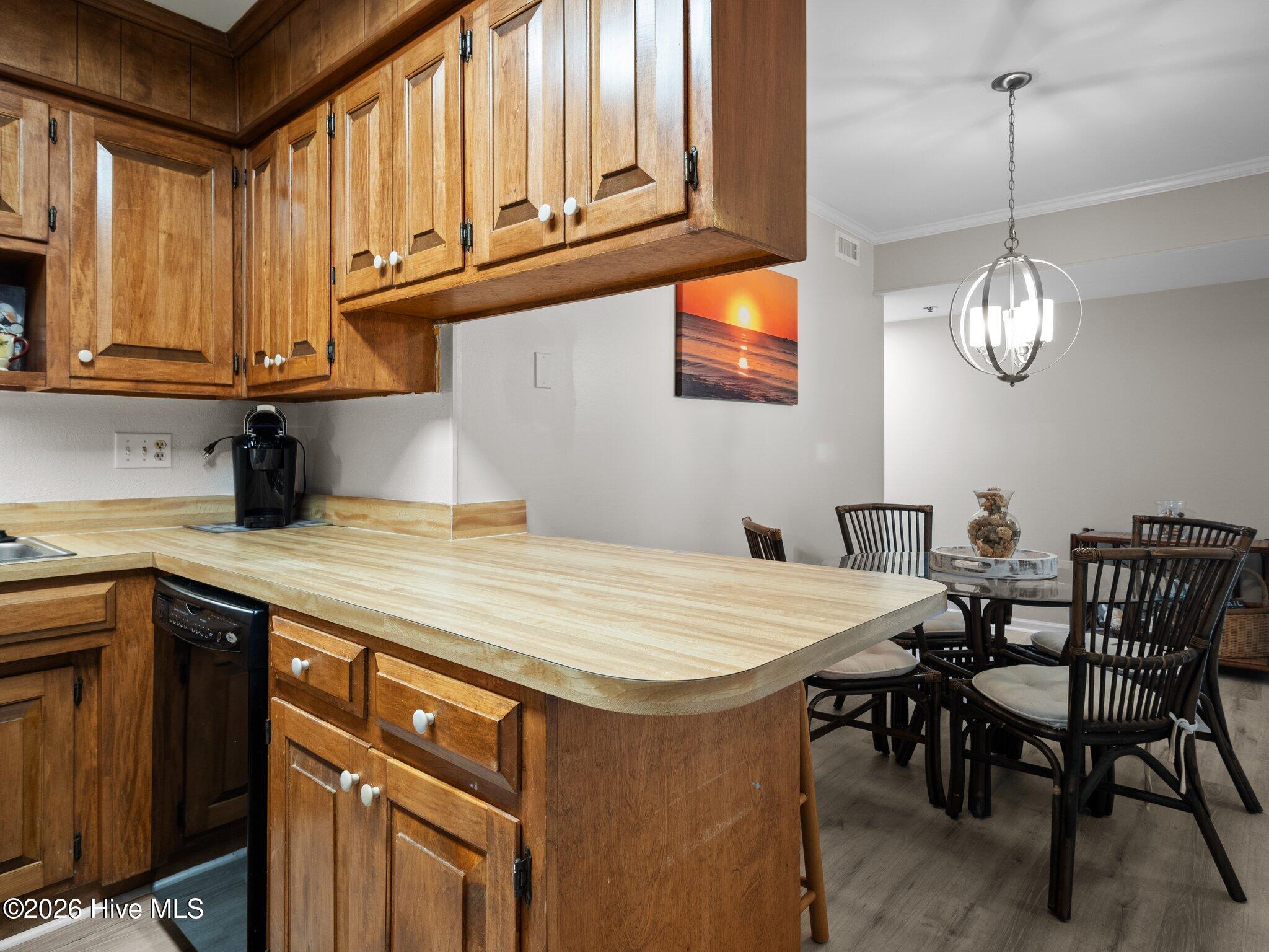 100548532 | Photo 11