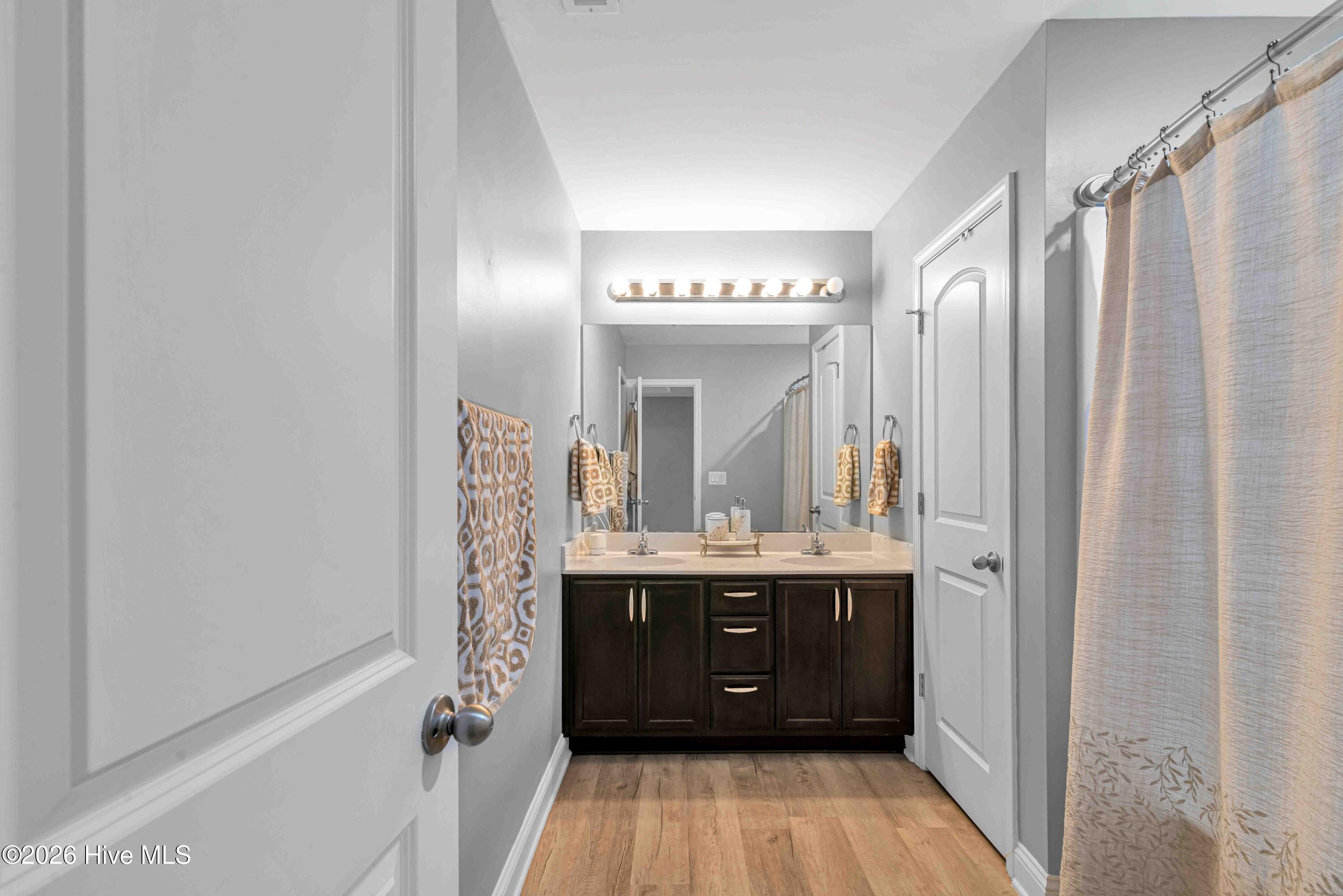 100558527 | Photo 25