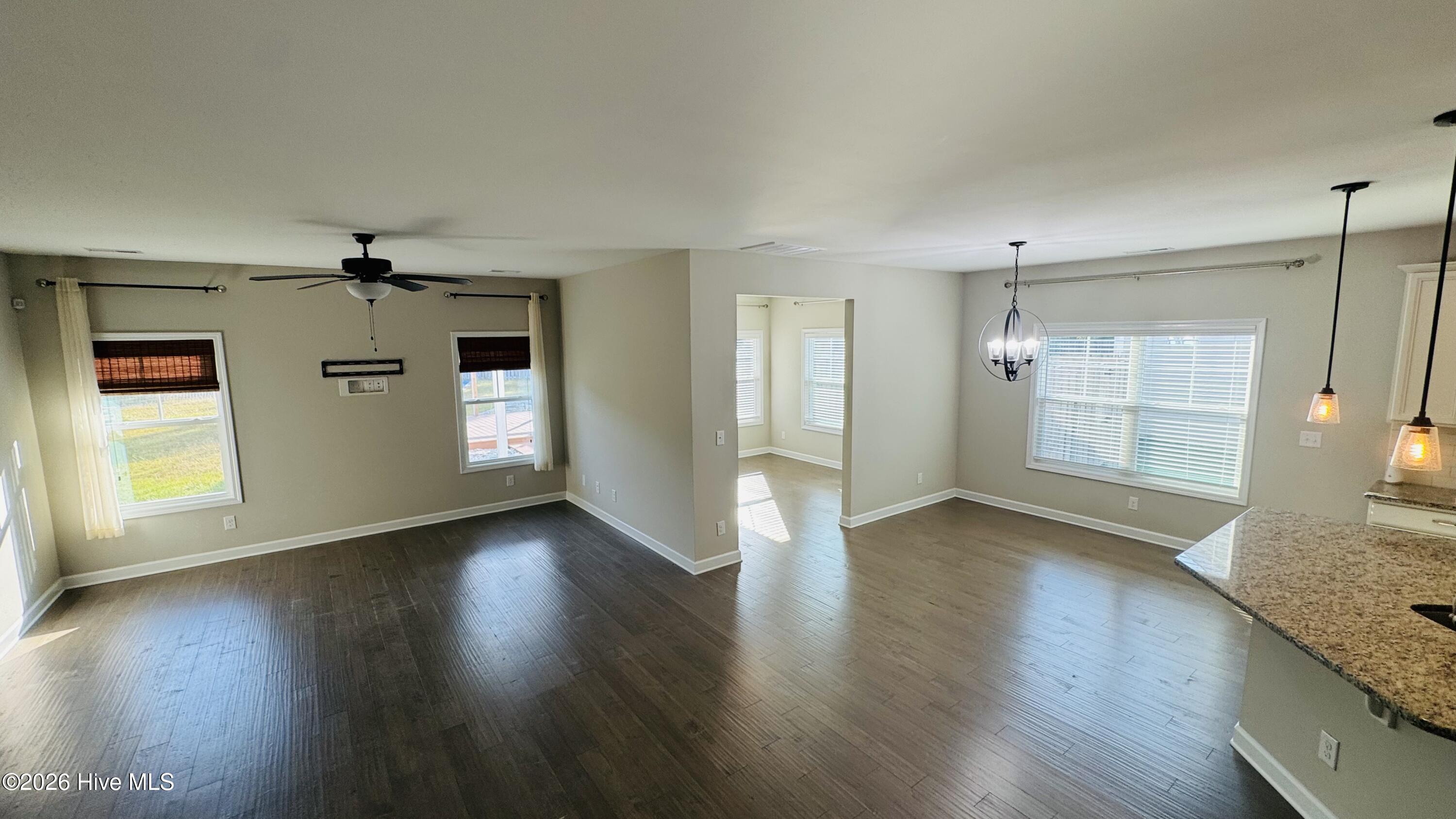 100562779 | Photo 11