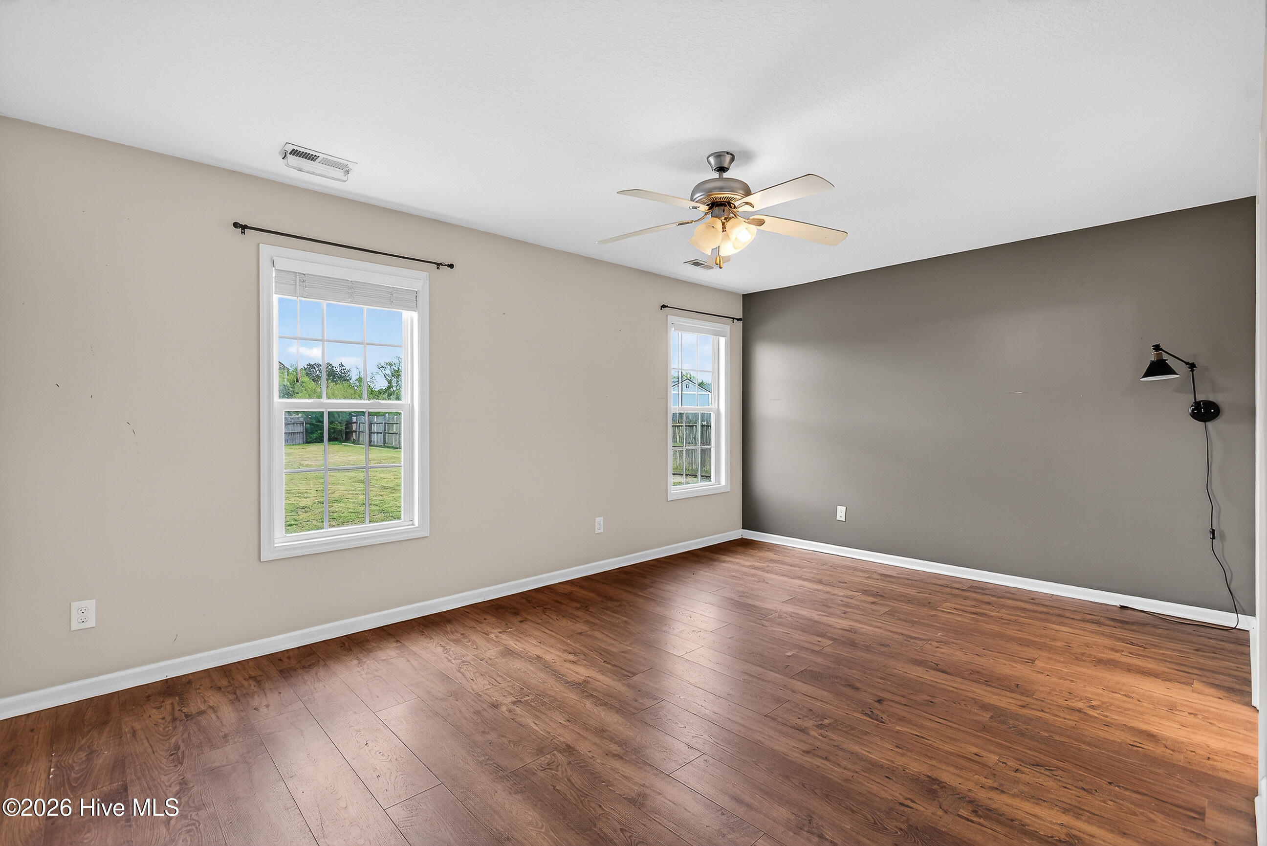 100563999 | Photo 14