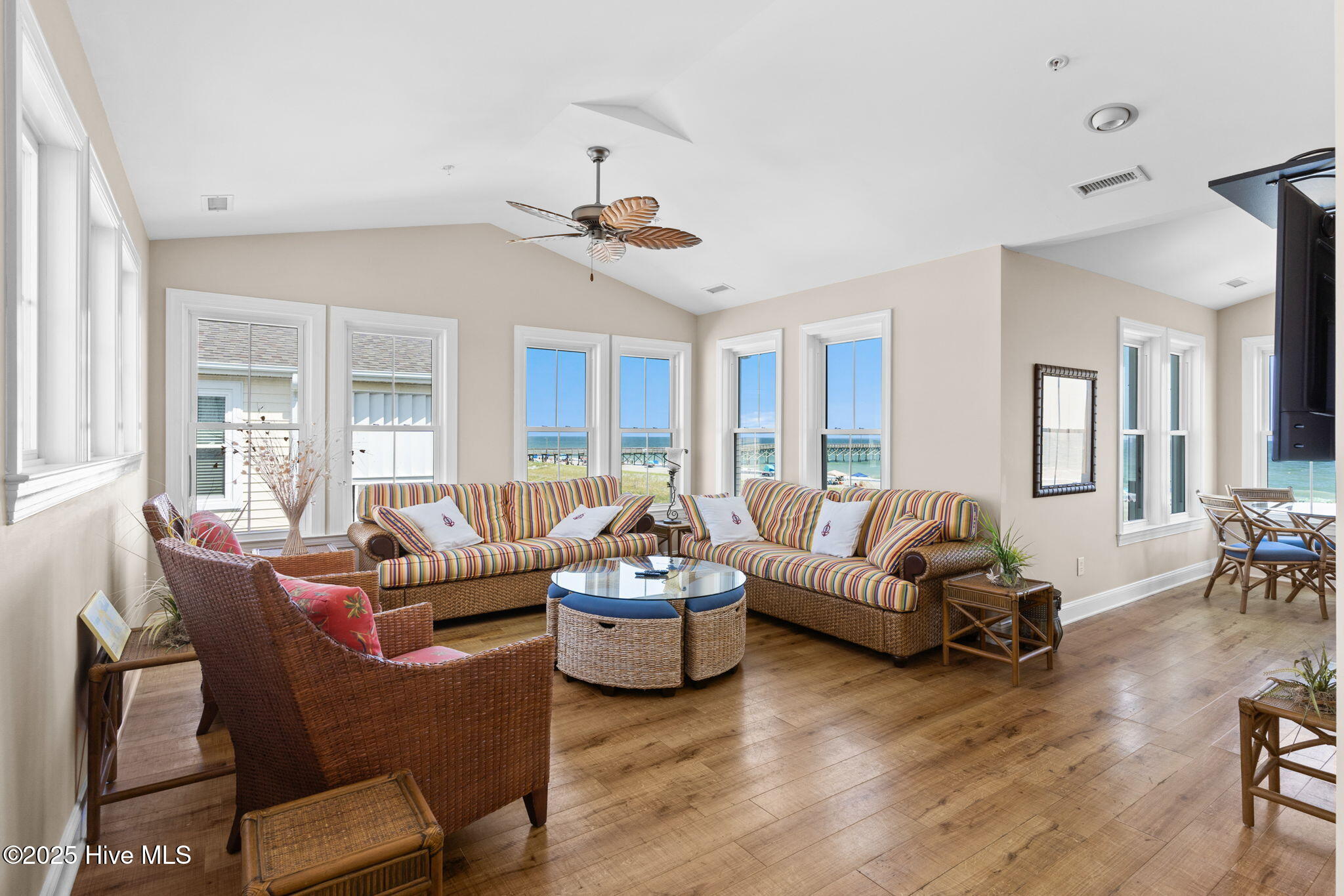 100530249 | Photo 39