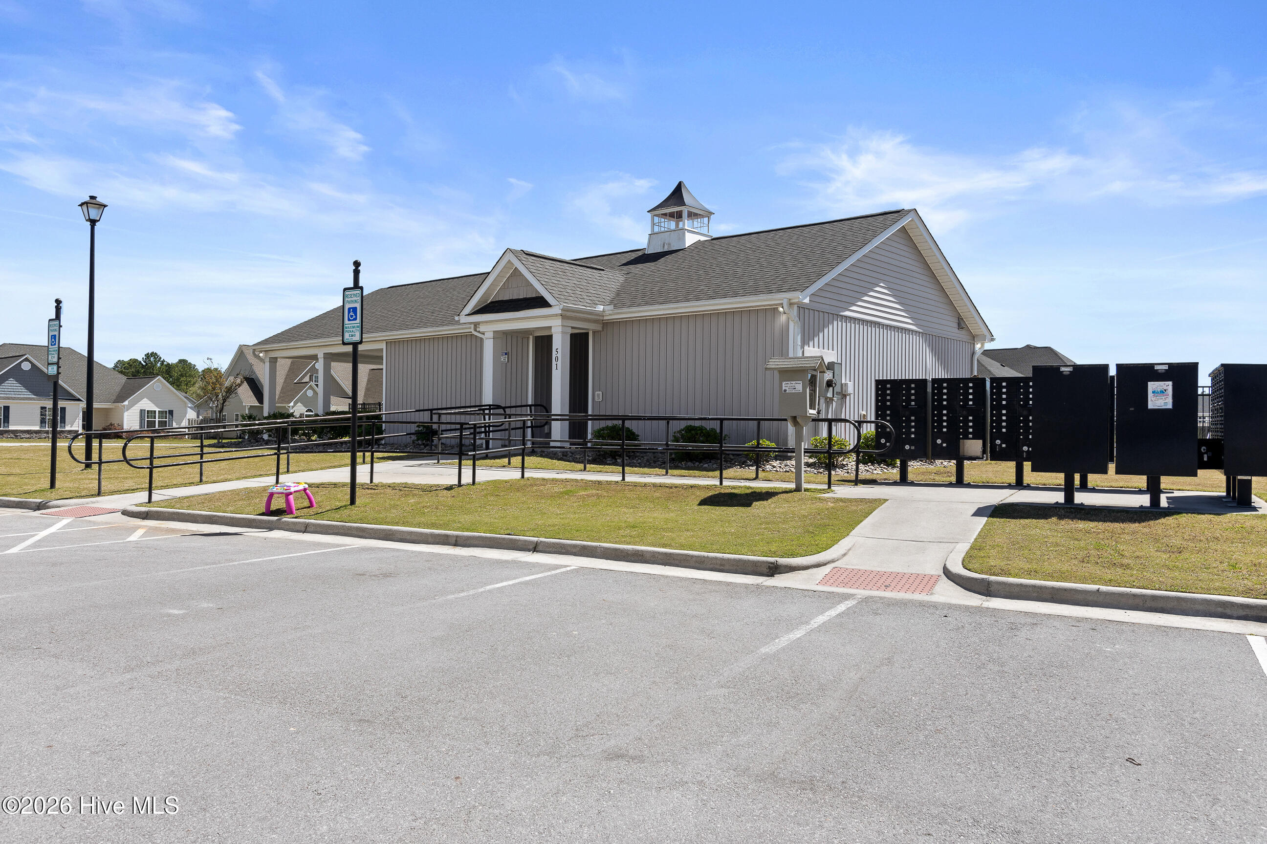 100563975 | Photo 47