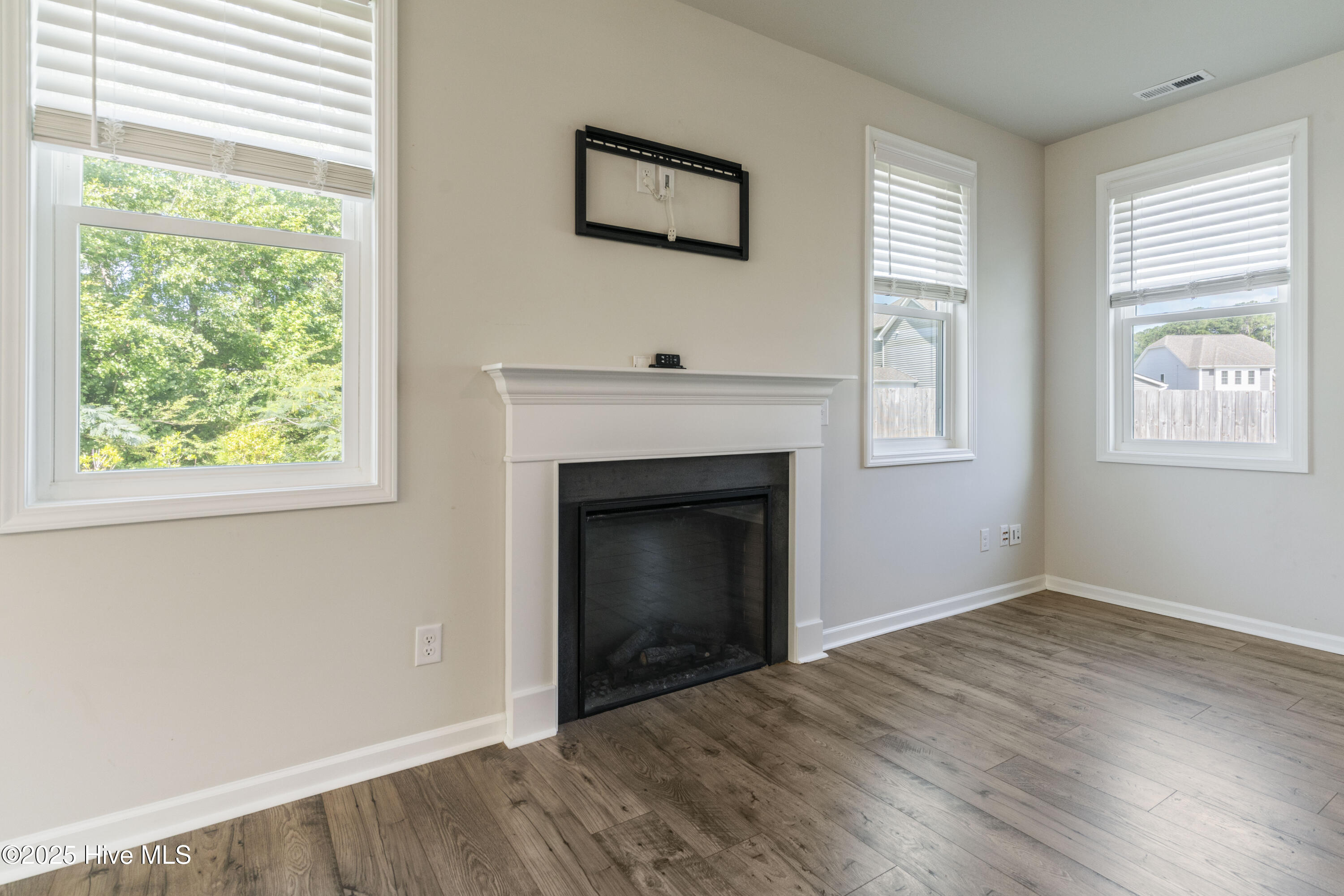 100516563 | Photo 18