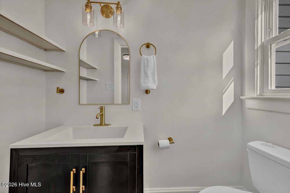 100549662 | Photo 24