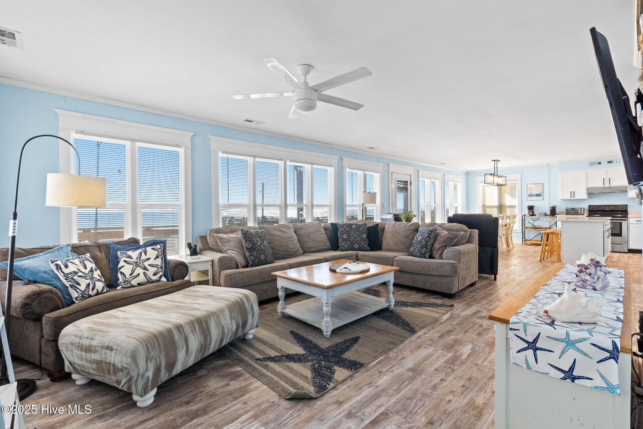 100540737 | Photo 12